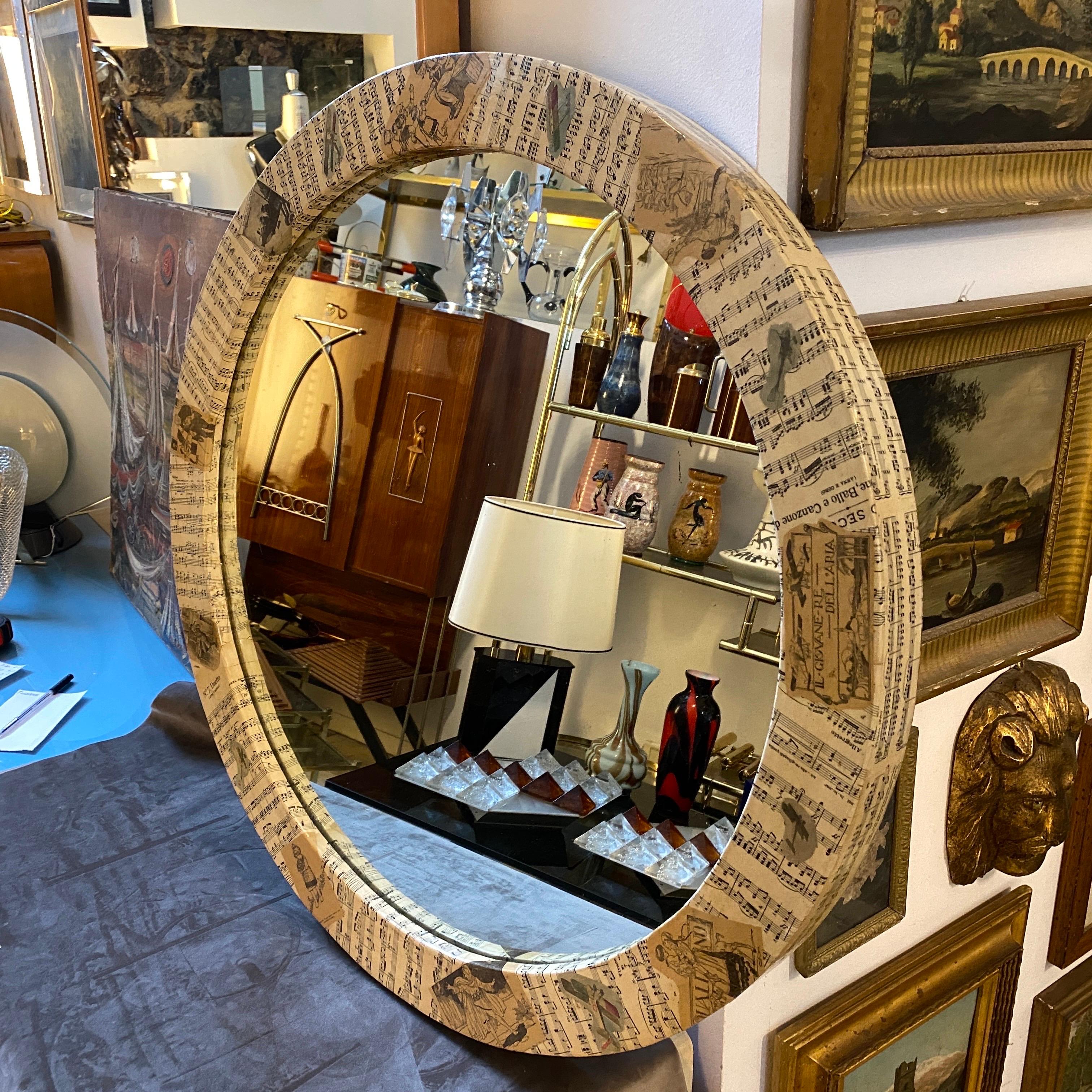 20ième siècle Miroir mural artisanal moderne mi-siècle des années 1960 dans le style de Fornasetti en vente