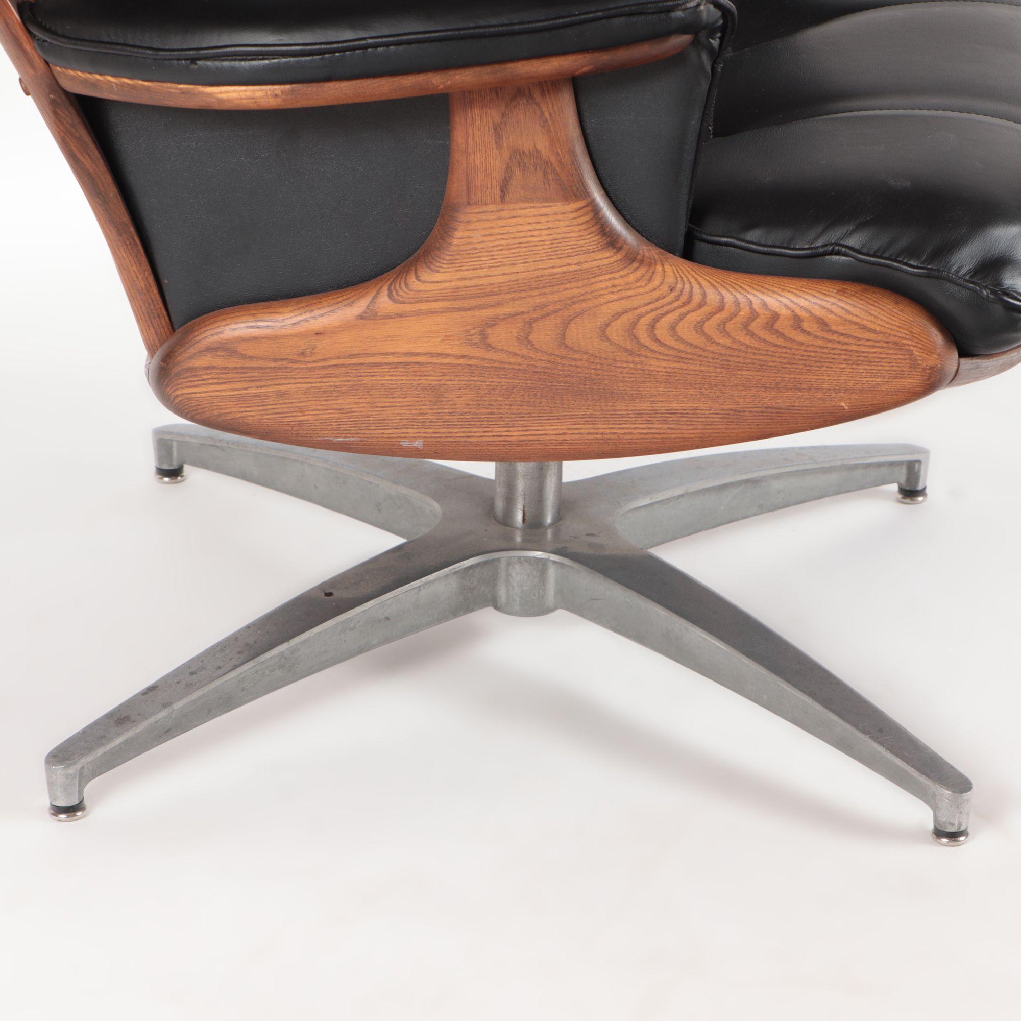 Mid-20th Century Mid-Century Modern Heywood Wakefield Teak Swivel Lounge Chair, circa 1960