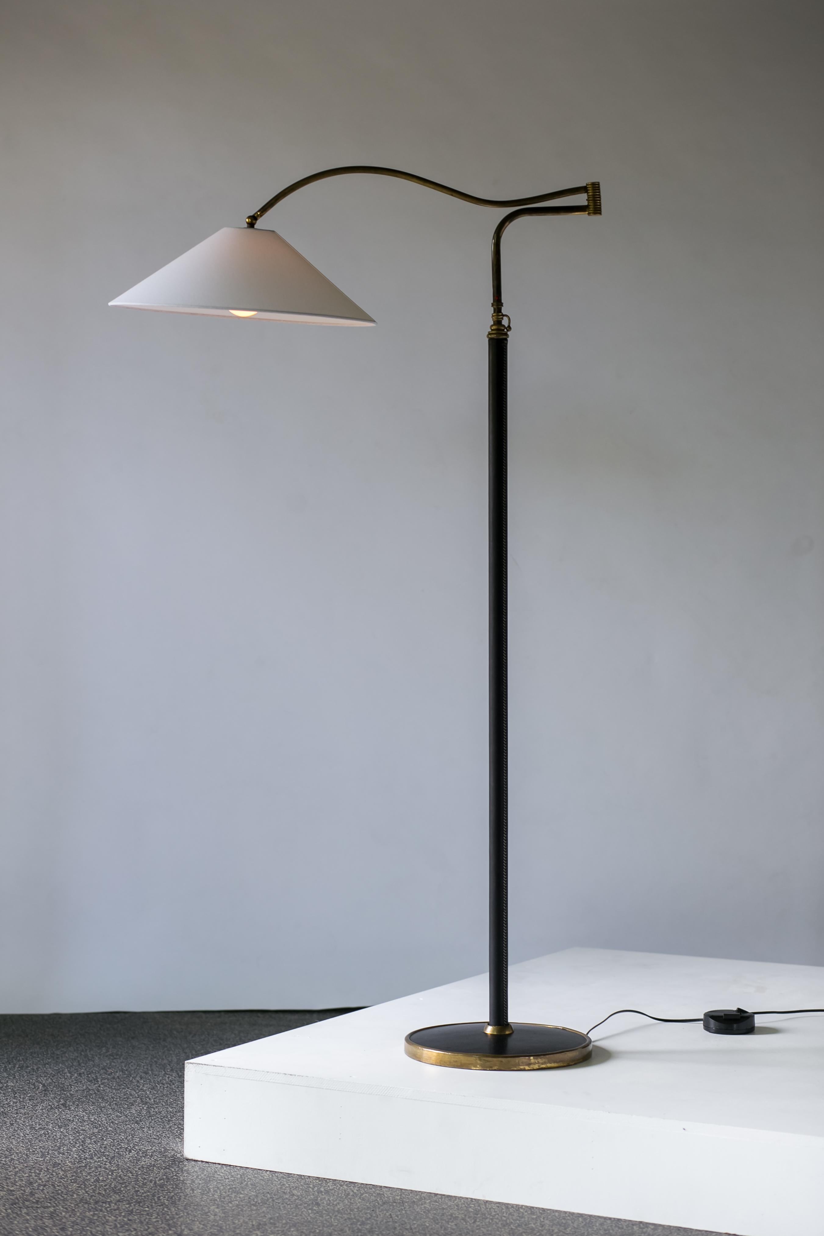 A Mid-Century Modern Italian floor lamp in brass, black leather and white linen

A rare and beautiful floor lamp by Arredoluce, a design often credited to Angelo Lelii (Lelli) who founded Arredoluce in 1947 in Monza, Italy.

Floor lamp