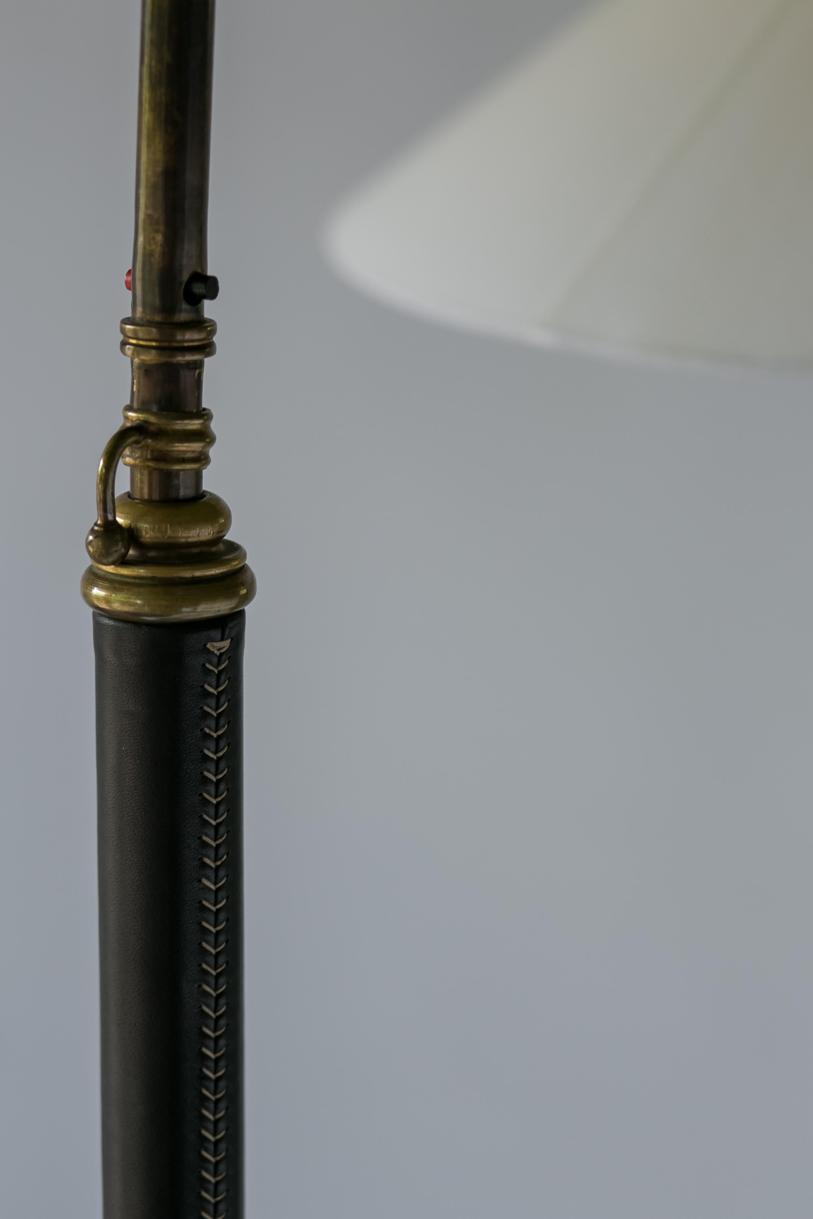 Mid-Century Modern Italian Floor Lamp In Brass, Black Leather and White Linen 5