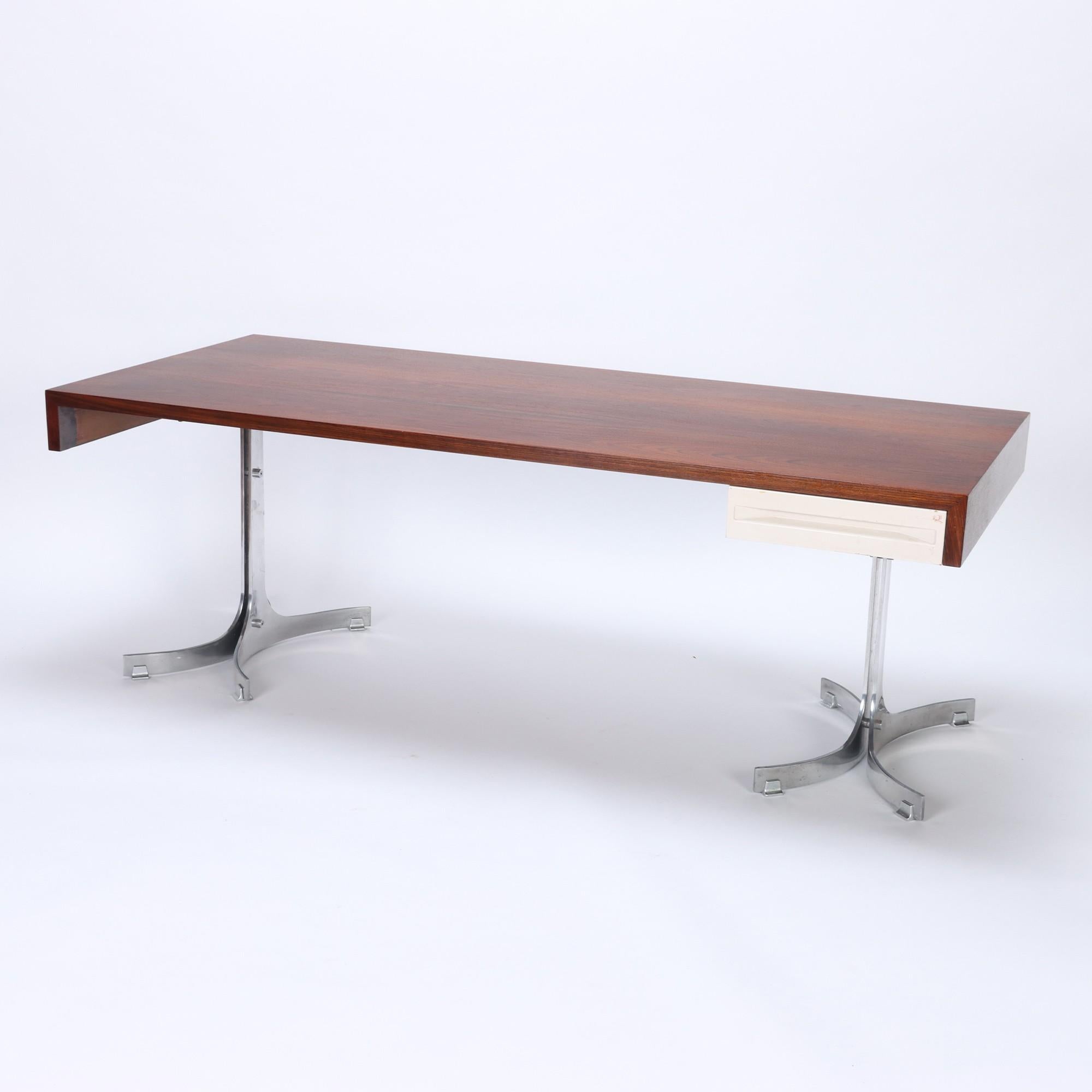 Mid Century Modern Italian Two Part L Shaped Desk, circa 1960 For Sale 1