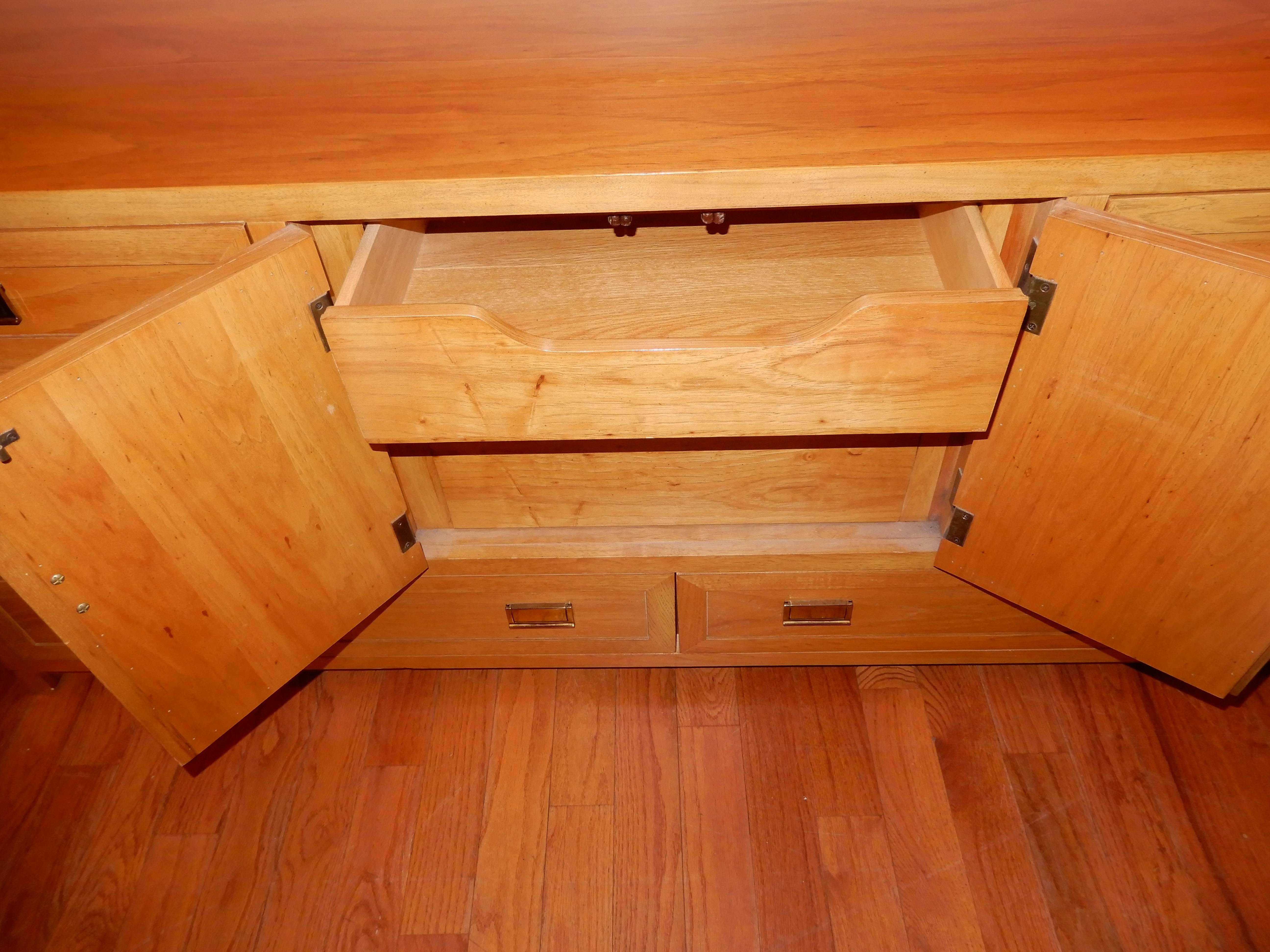 Mid-Century Modern Light Oak Credenza or Buffet In Excellent Condition In Bellport, NY