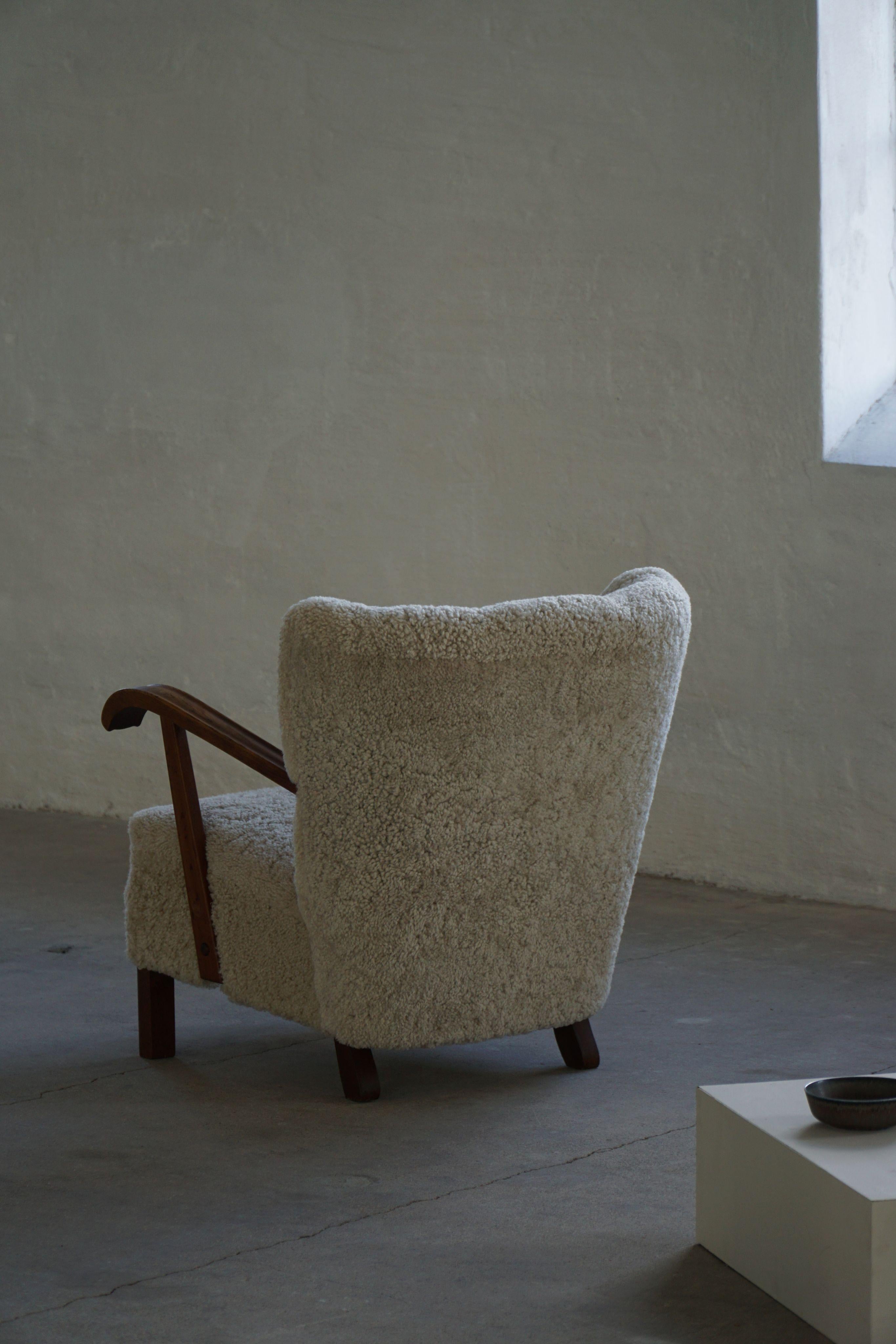 Mid-Century moderno Sedia da salotto in Oak e lana d'agnello della metà del secolo scorso, Danimarca, anni '50