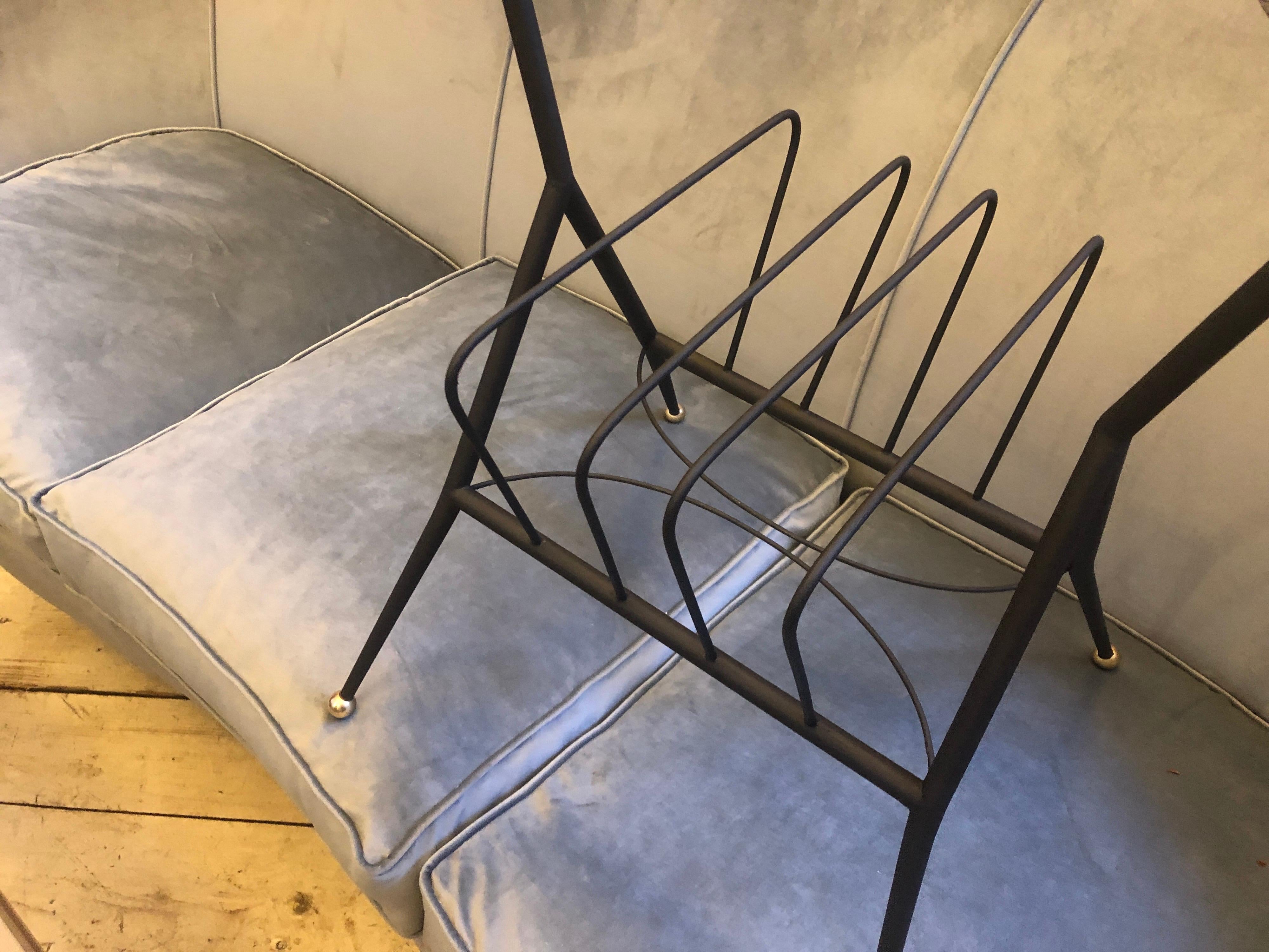 1950s Mid-Century Modern Black painted Metal and Brass Italian Magazine Rack For Sale 1