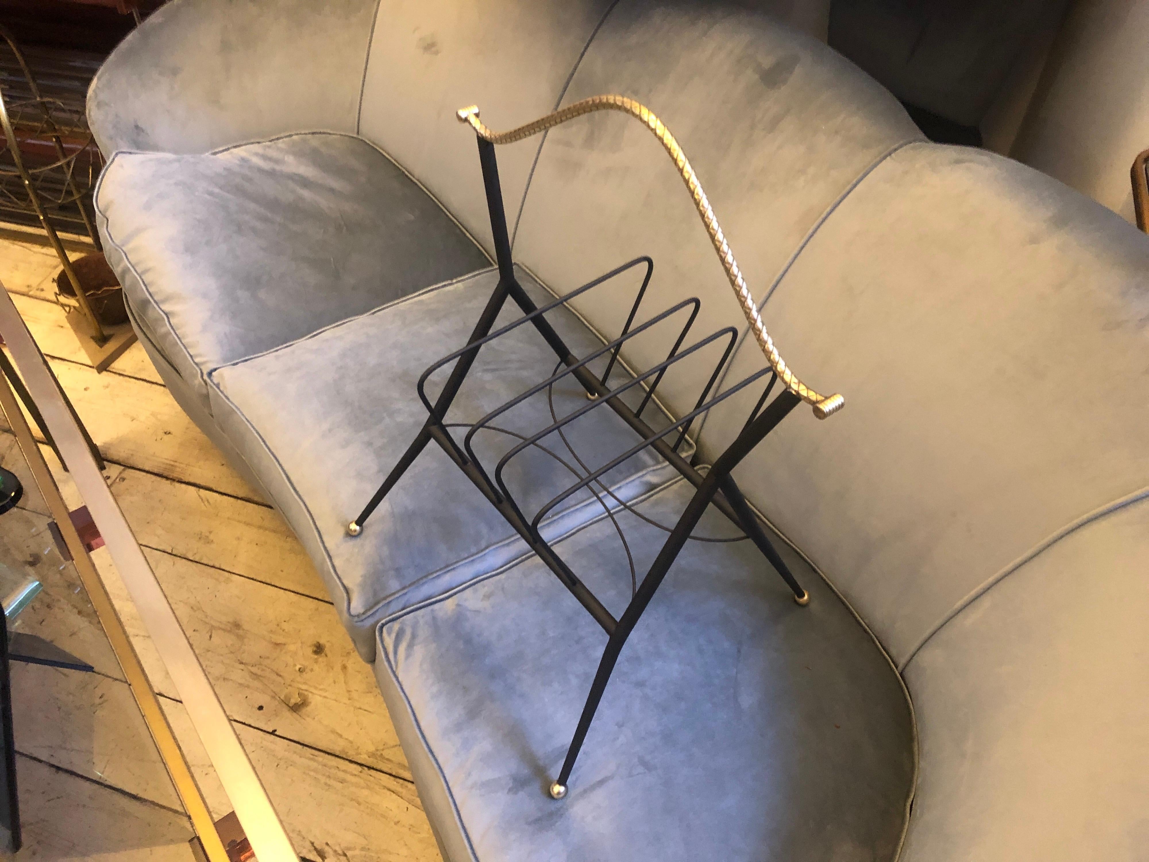 1950s Mid-Century Modern Black painted Metal and Brass Italian Magazine Rack For Sale 4
