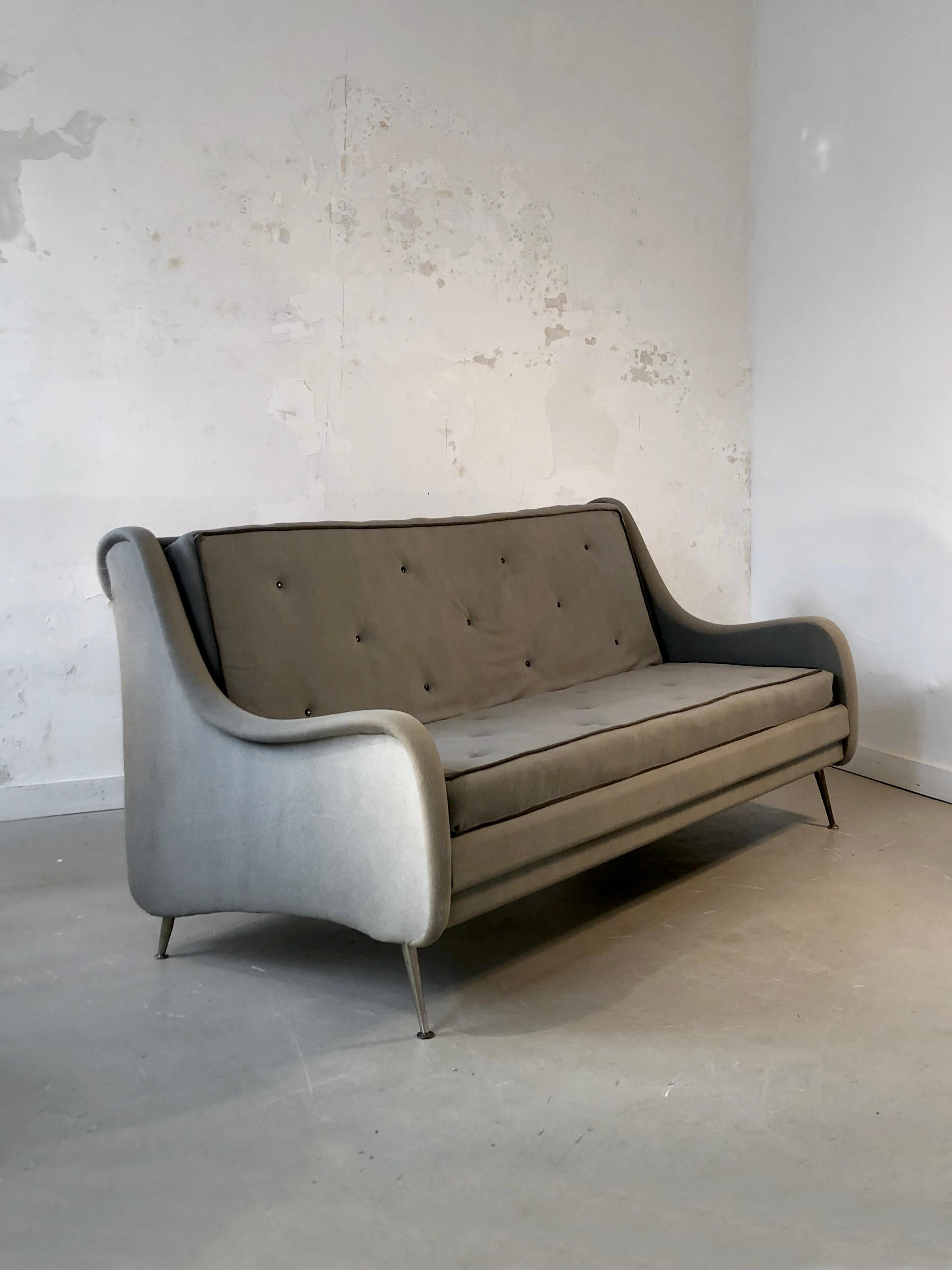 A MID-CENTURY-MODERN MODERNIST FREE-FORM Grauer SOFA von ERTON, Frankreich, 1950 (Mitte des 20. Jahrhunderts) im Angebot