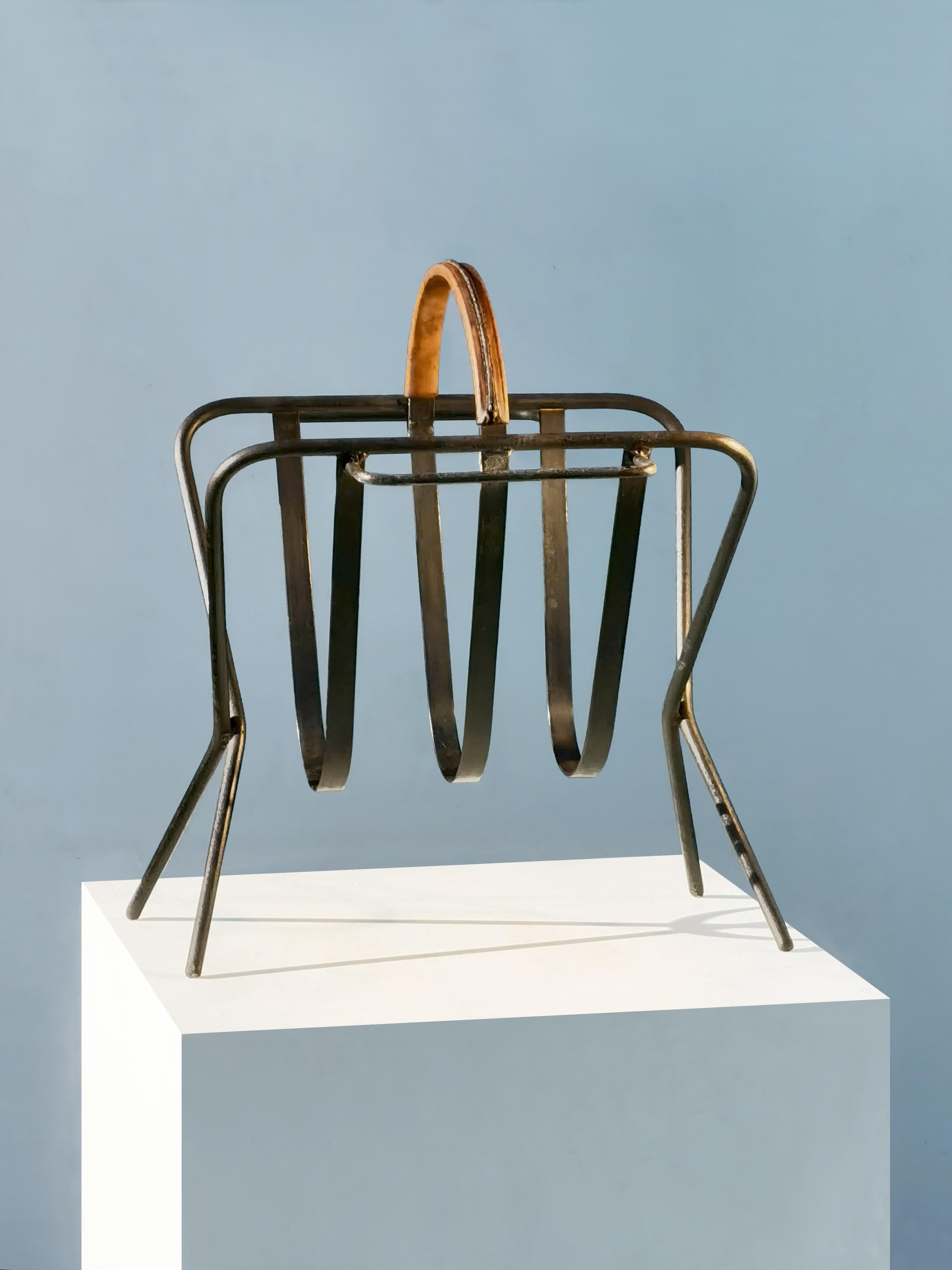 Francese PORTARIVISTE MODERNISTA DEL MEDIOCENTO di Jacques Adnet, Francia 1950 in vendita