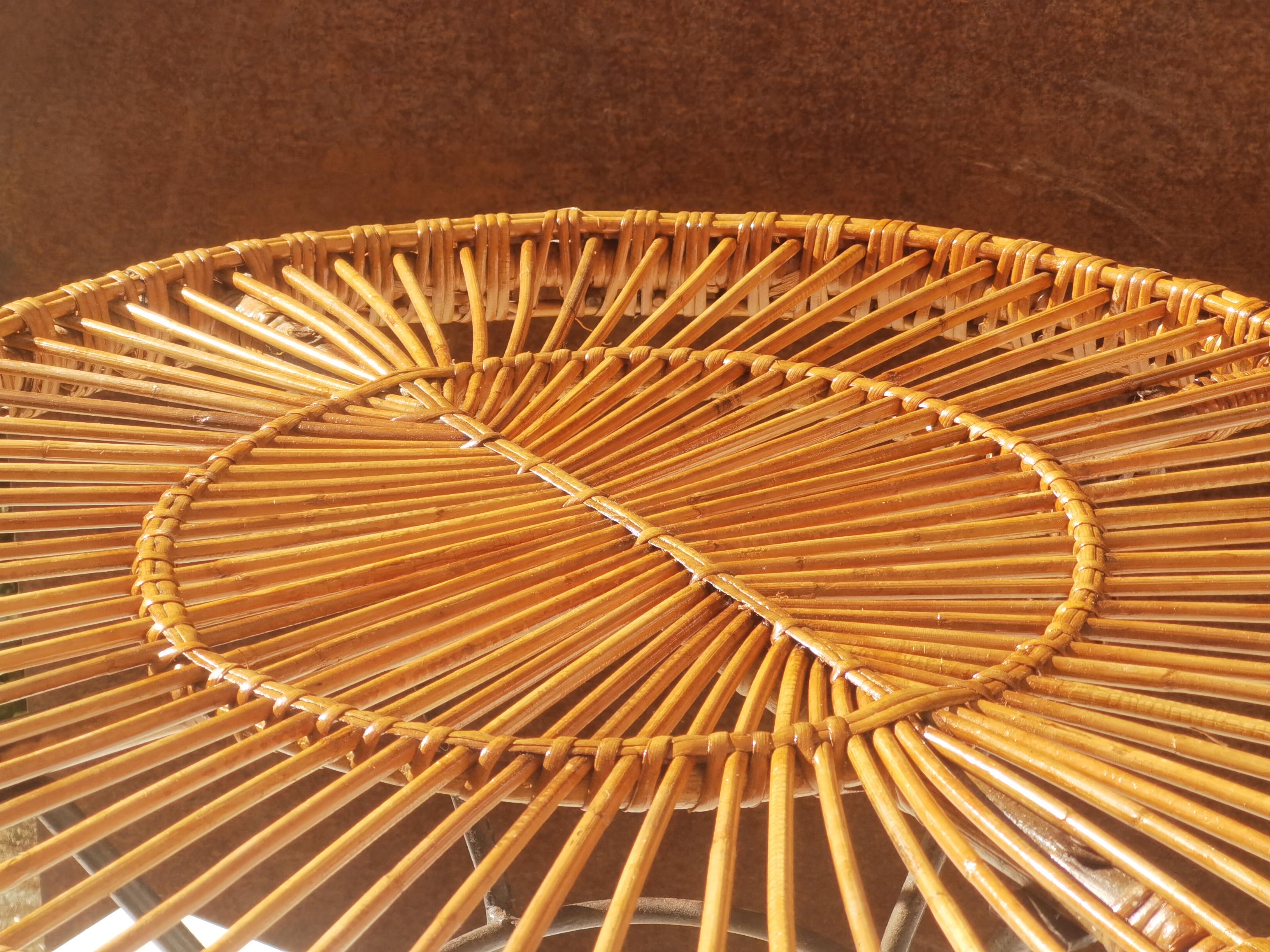Français Table D'appoint en rotin moderniste du milieu du siècle dernier, France 1950 en vente