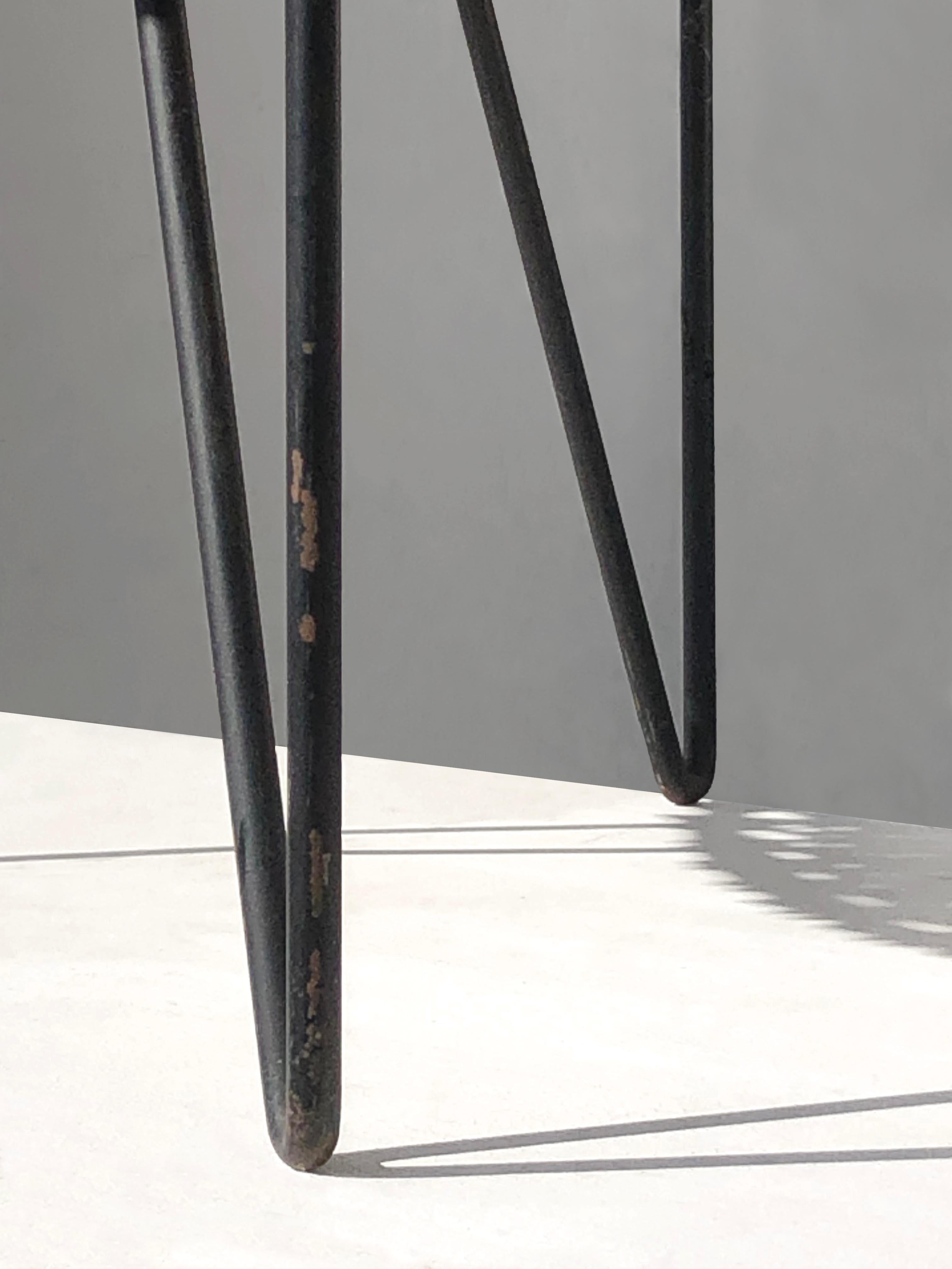 Table d'appoint ou de coiffeuse moderniste du milieu du siècle dernier, RAOUL GUYS, France, 1950 en vente 1
