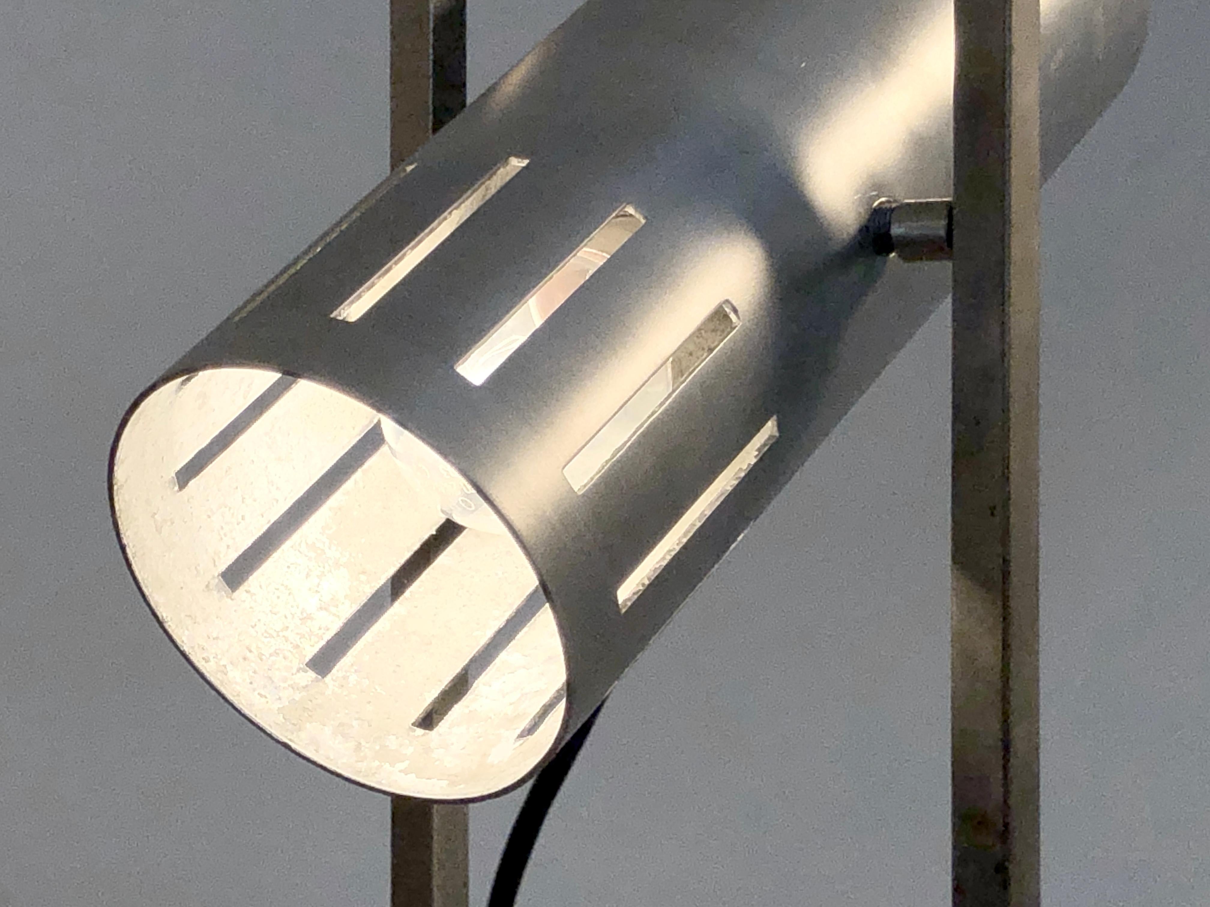 A MID-CENTURY-MODERN MODERNIST Tischlampe von STILNOVO, Italien 1950 (Moderne der Mitte des Jahrhunderts) im Angebot
