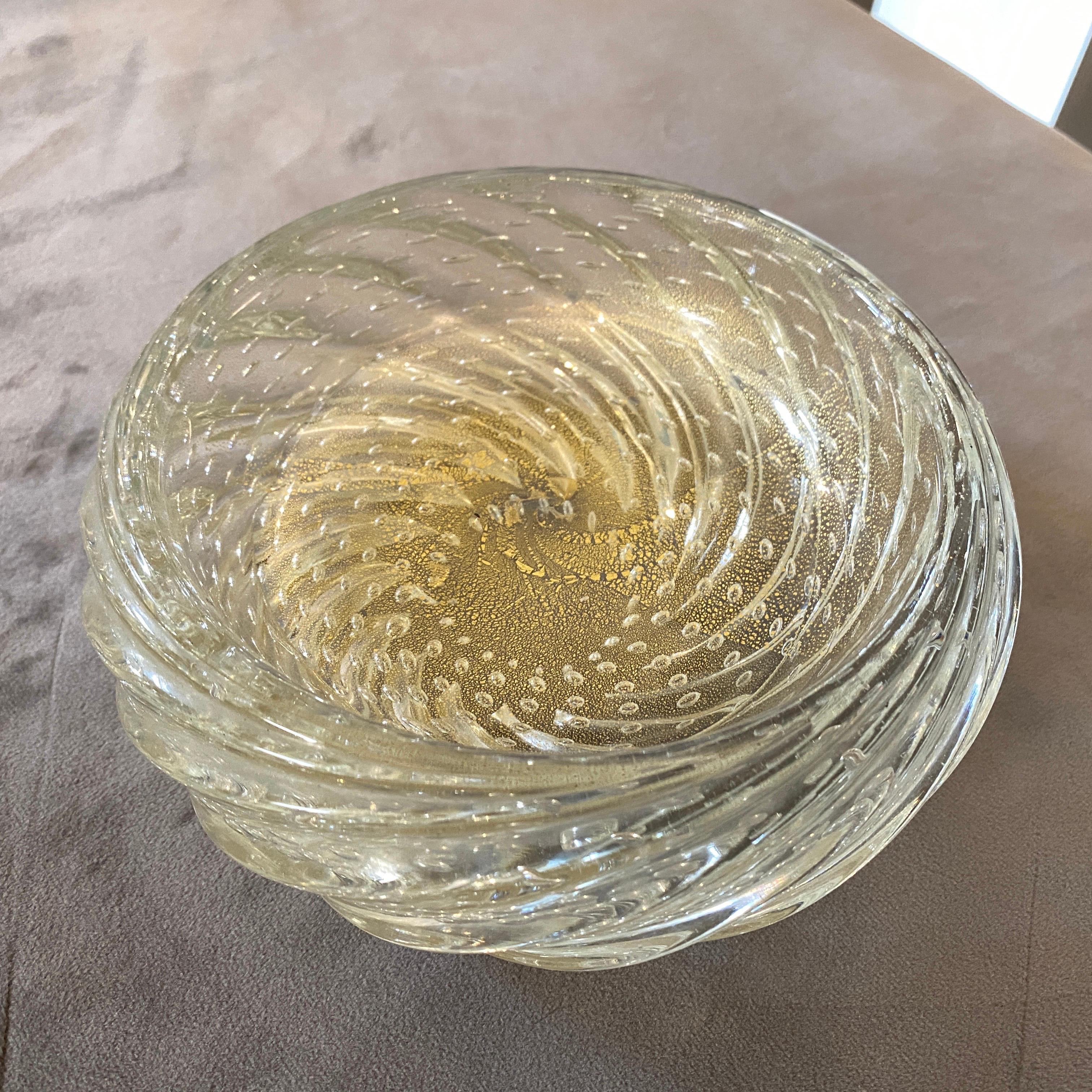 A transparent and gold Murano glass ashtray in perfect conditions made by Barovier in the 1960s.