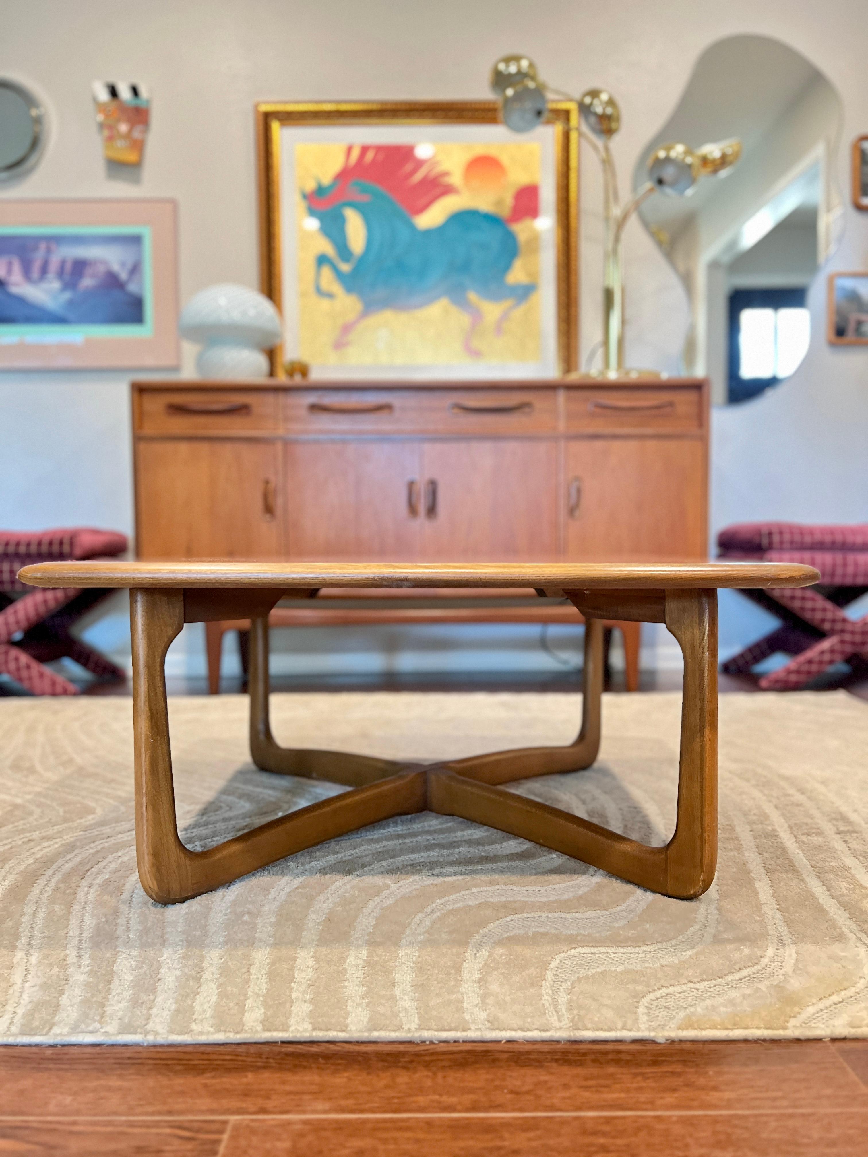 North American A mid century modern oak coffee table by Lane. Part of perception collection 