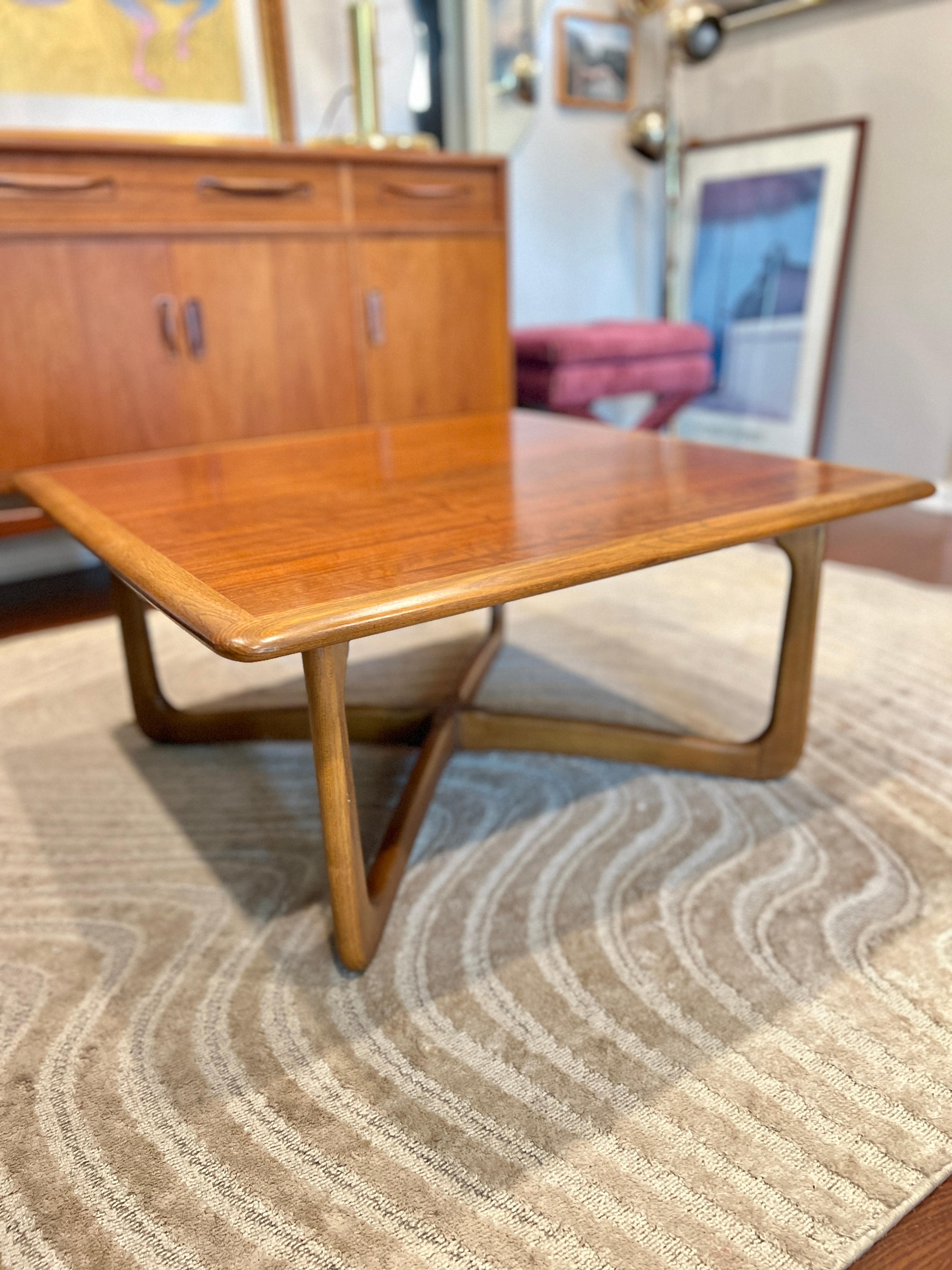 Oak A mid century modern oak coffee table by Lane. Part of perception collection 