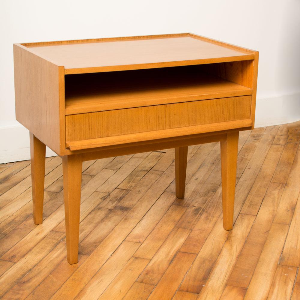 Mid-Century Modern One Drawer Side Cabinet, circa 1950 In Good Condition For Sale In Philadelphia, PA