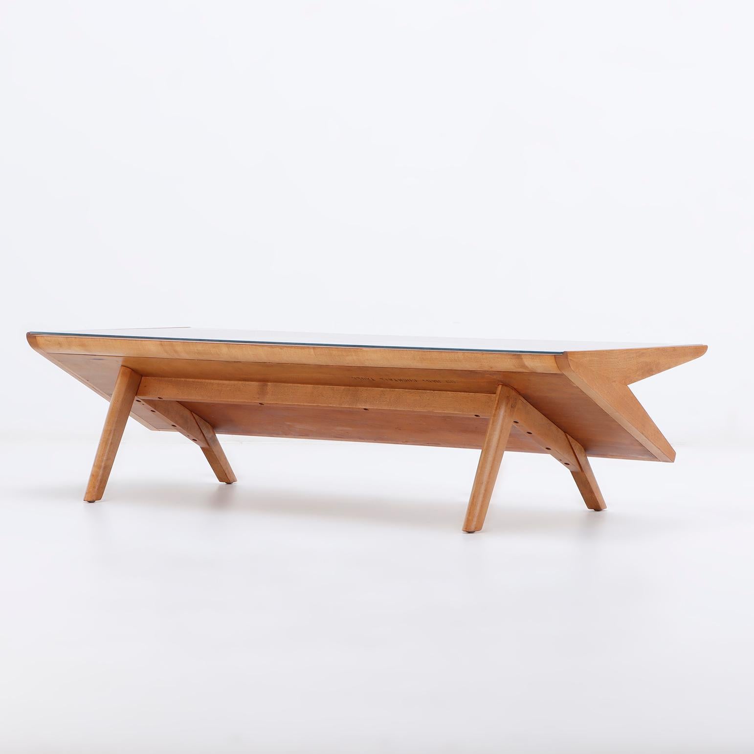 American A mid century modern Paul Laszlo for Brown Saltman cantilevered coffee table.  For Sale