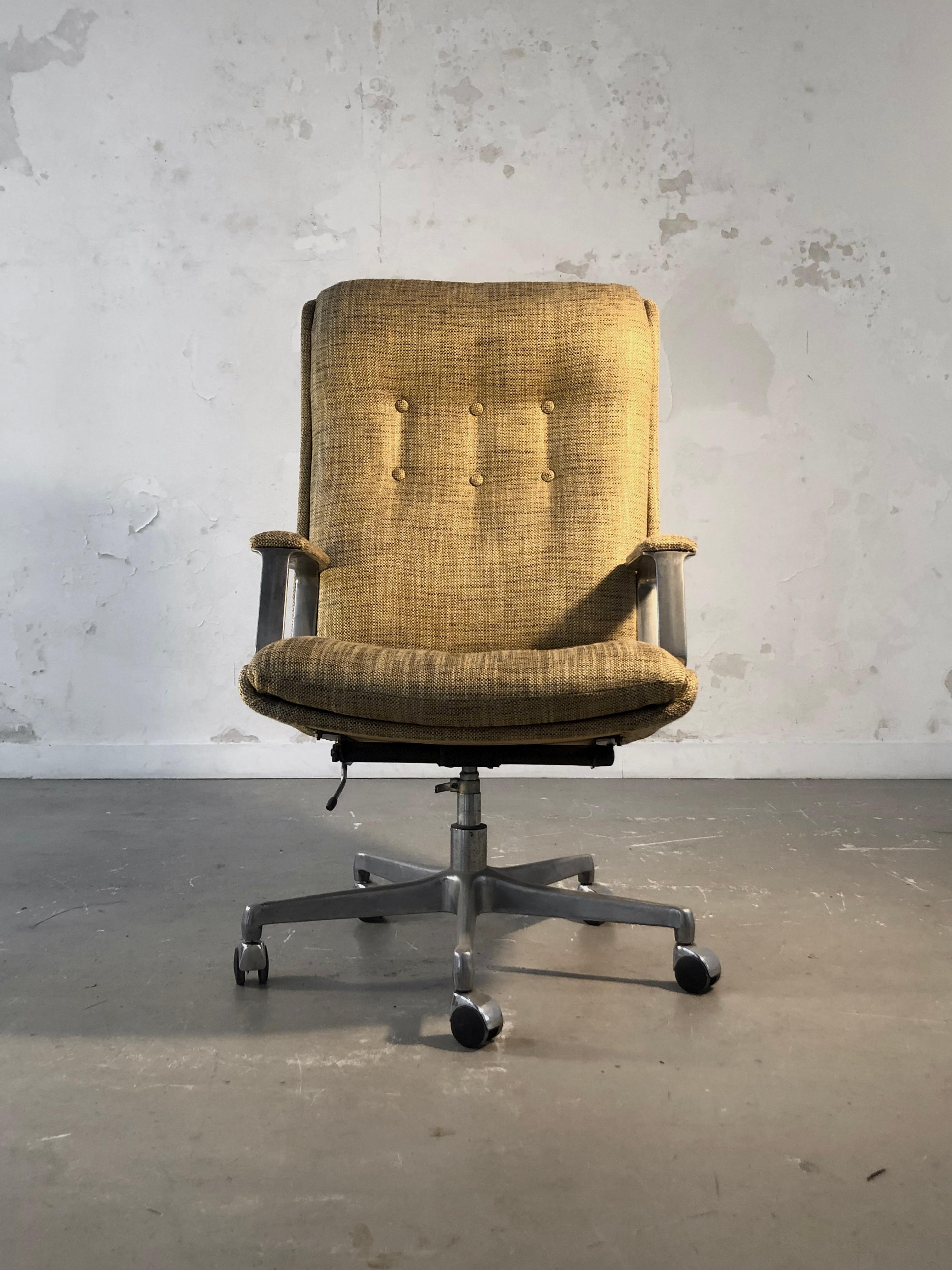 A MID-CENTURY-MODERN President DESK CHAIR by RAPHAEL RAFFEL France 1960-1970 For Sale 4