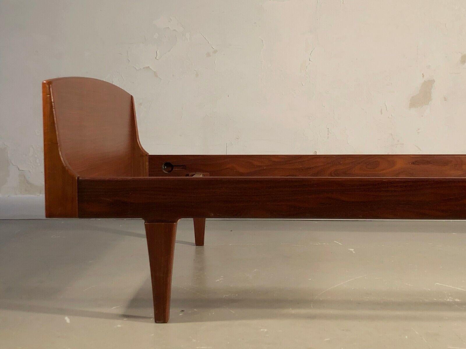 A MID-CENTURY-MODERN RECONSTRUCTION Bed DAYBED by ROGER LANDAULT, France, 1950 For Sale 3