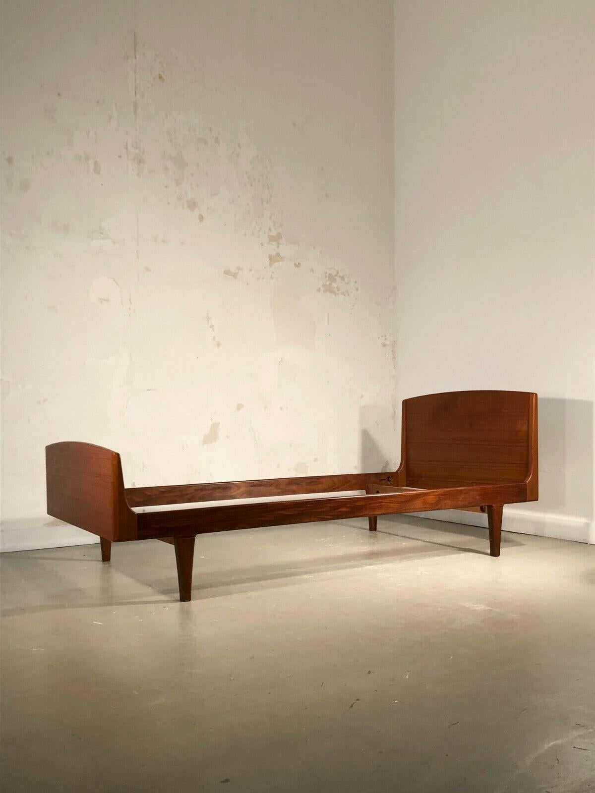 A MID-CENTURY-MODERN RECONSTRUCTION Bed DAYBED by ROGER LANDAULT, France, 1950 For Sale 2
