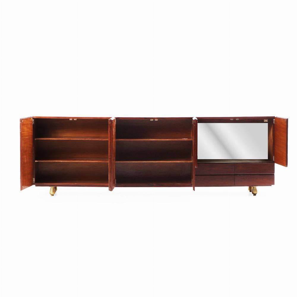 Aparador moderno de palisandro de mediados de siglo, c. 1950. en Bueno estado para la venta en Philadelphia, PA