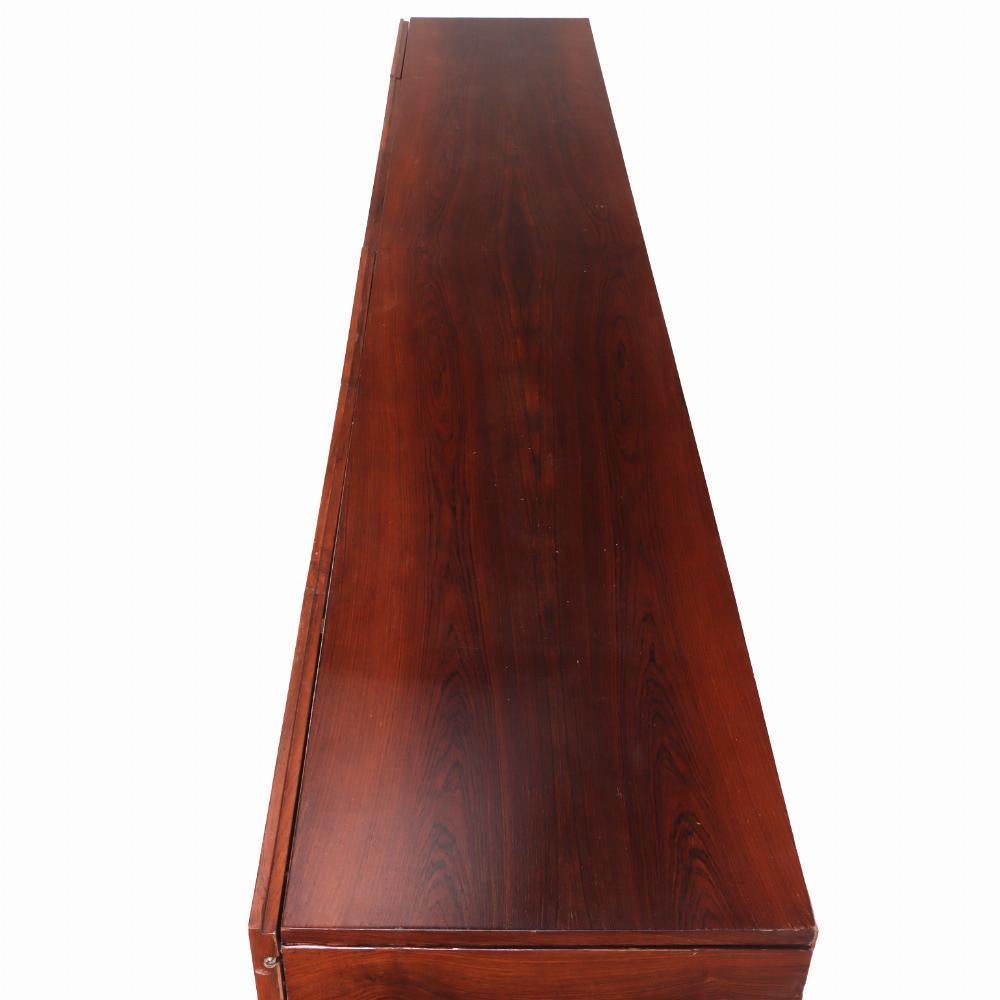 Aparador moderno de palisandro de mediados de siglo, c. 1950. siglo XX en venta