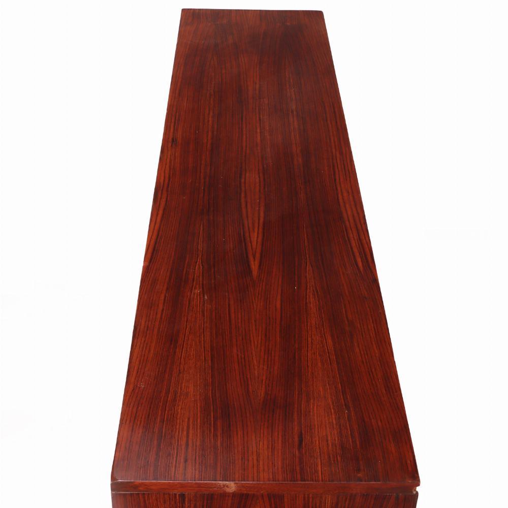 20ième siècle A Mid Century Modern Rosewood Sideboard Credenza, C. 1950. en vente
