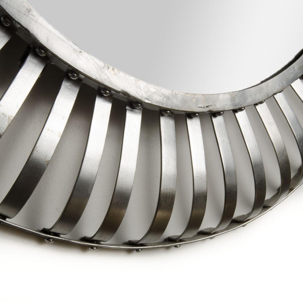 Americano Specchio rotondo in stile industriale di metà secolo, rivestito d'argento, circa 1960 in vendita