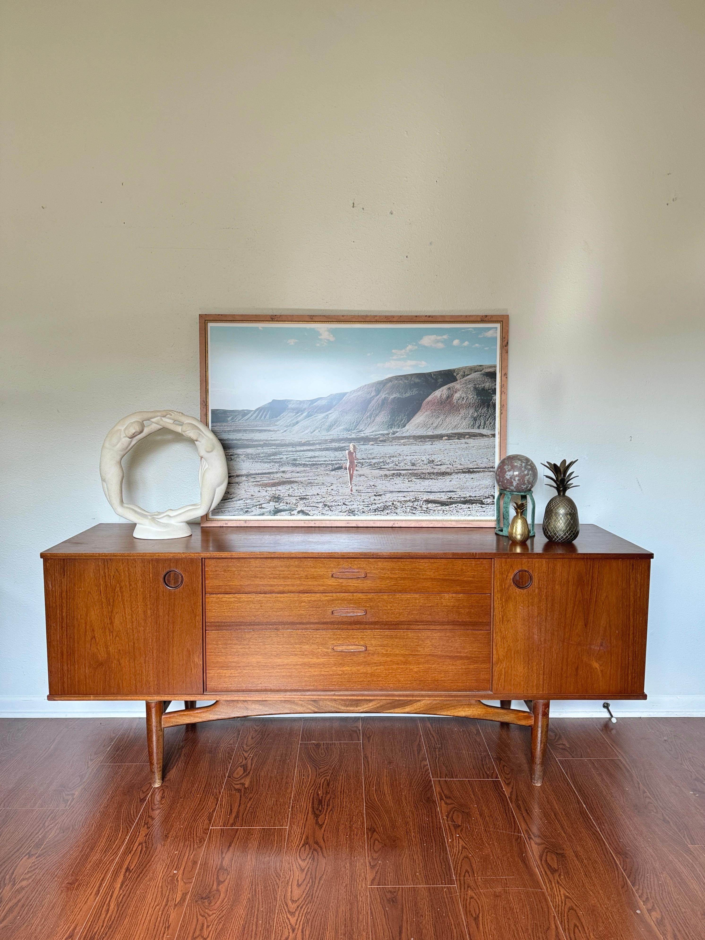A mid century modern sideboard by Avalon, circa 1960s 3
