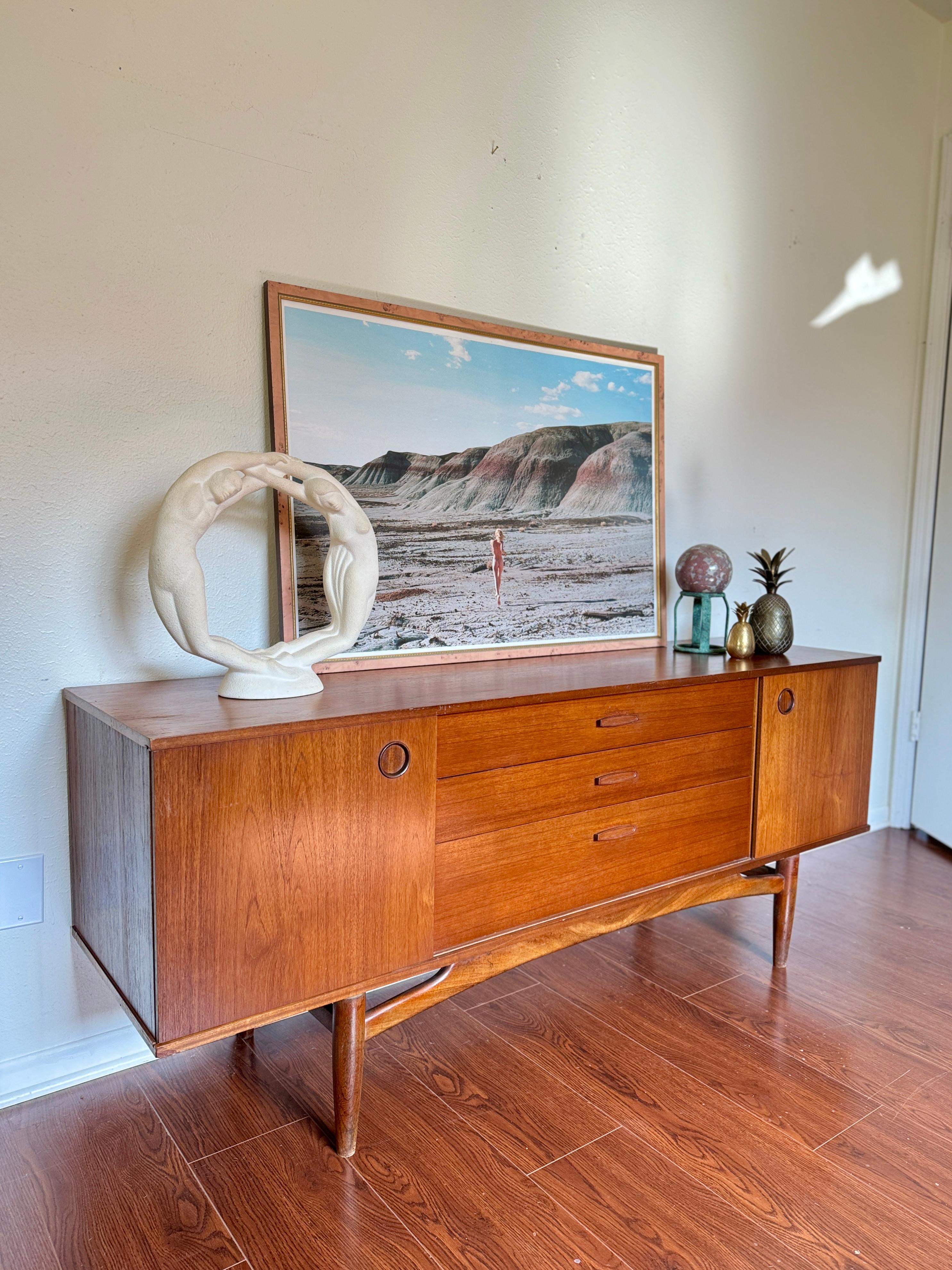 A mid century modern sideboard by Avalon, circa 1960s 6