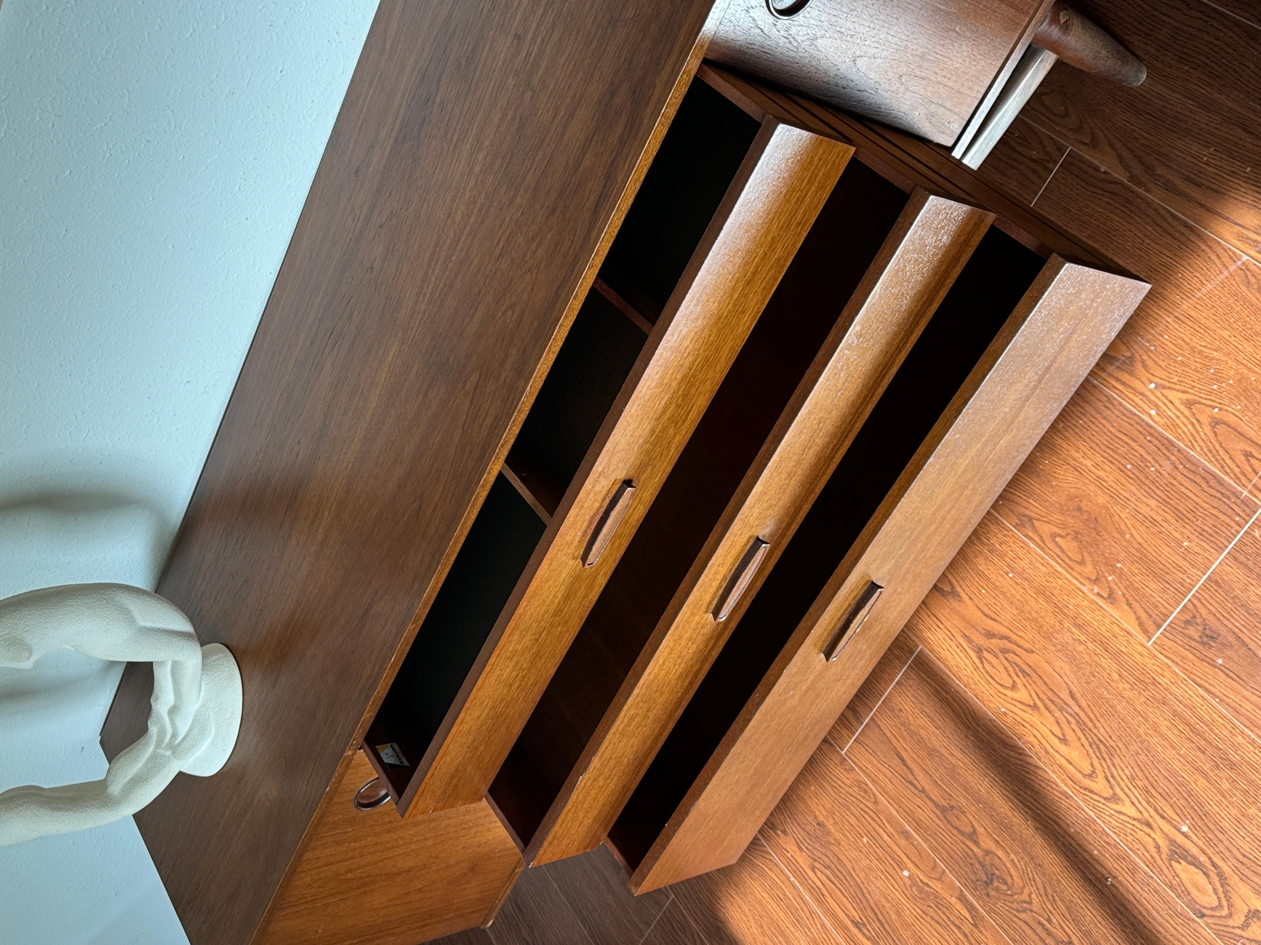 A mid century modern sideboard by Avalon, circa 1960s In Good Condition In Houston, TX
