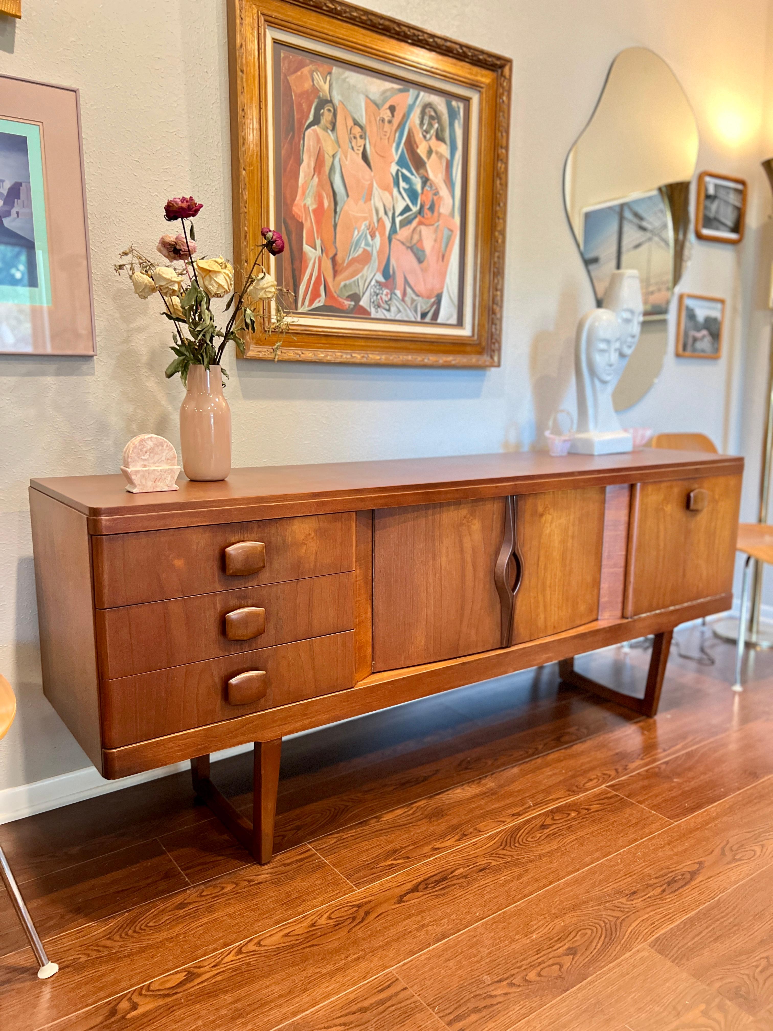 A mid century modern sideboard in teak by Stonehill, circa 1960s 4