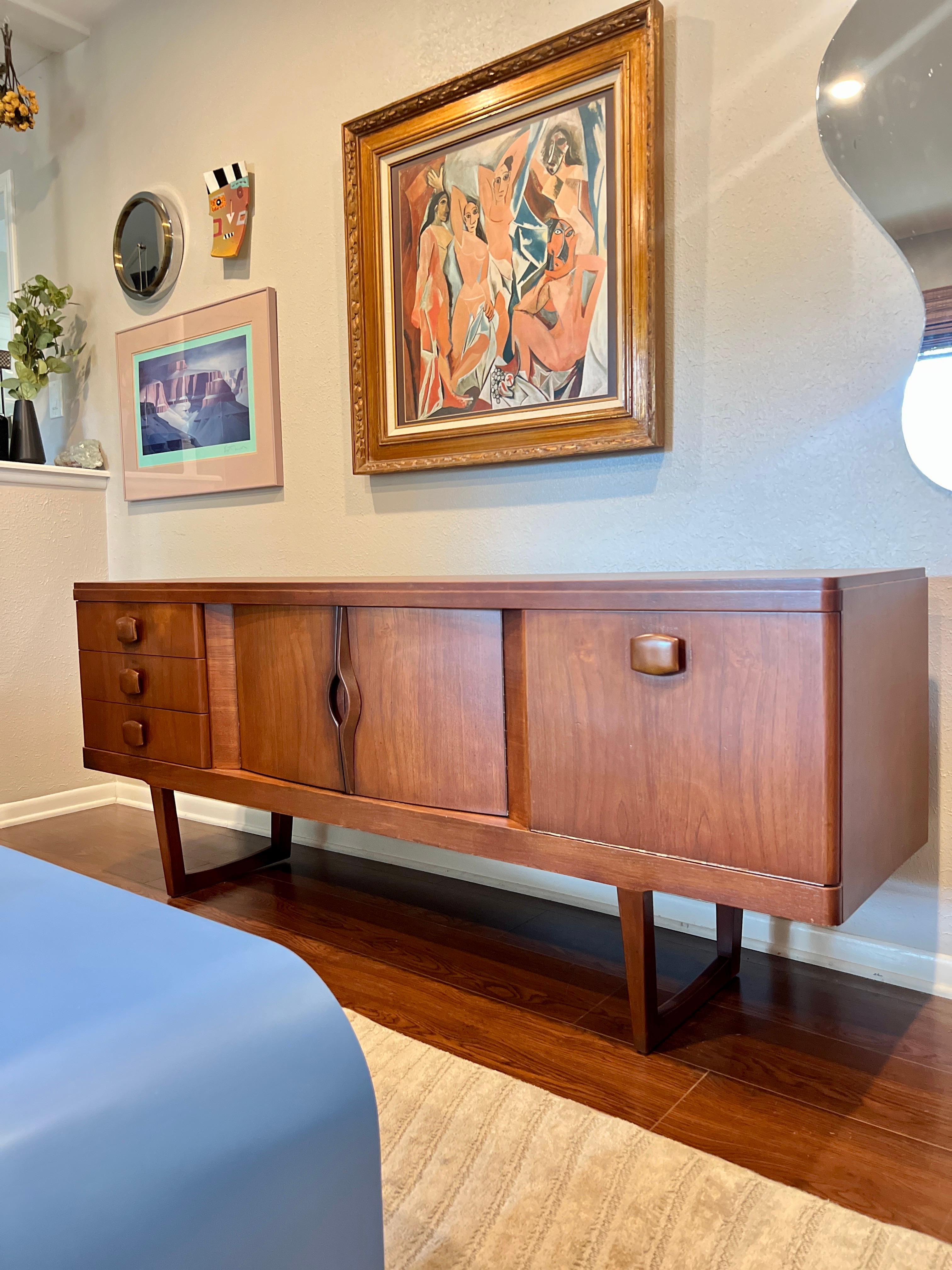 A mid century modern sideboard in teak by Stonehill, circa 1960s 9