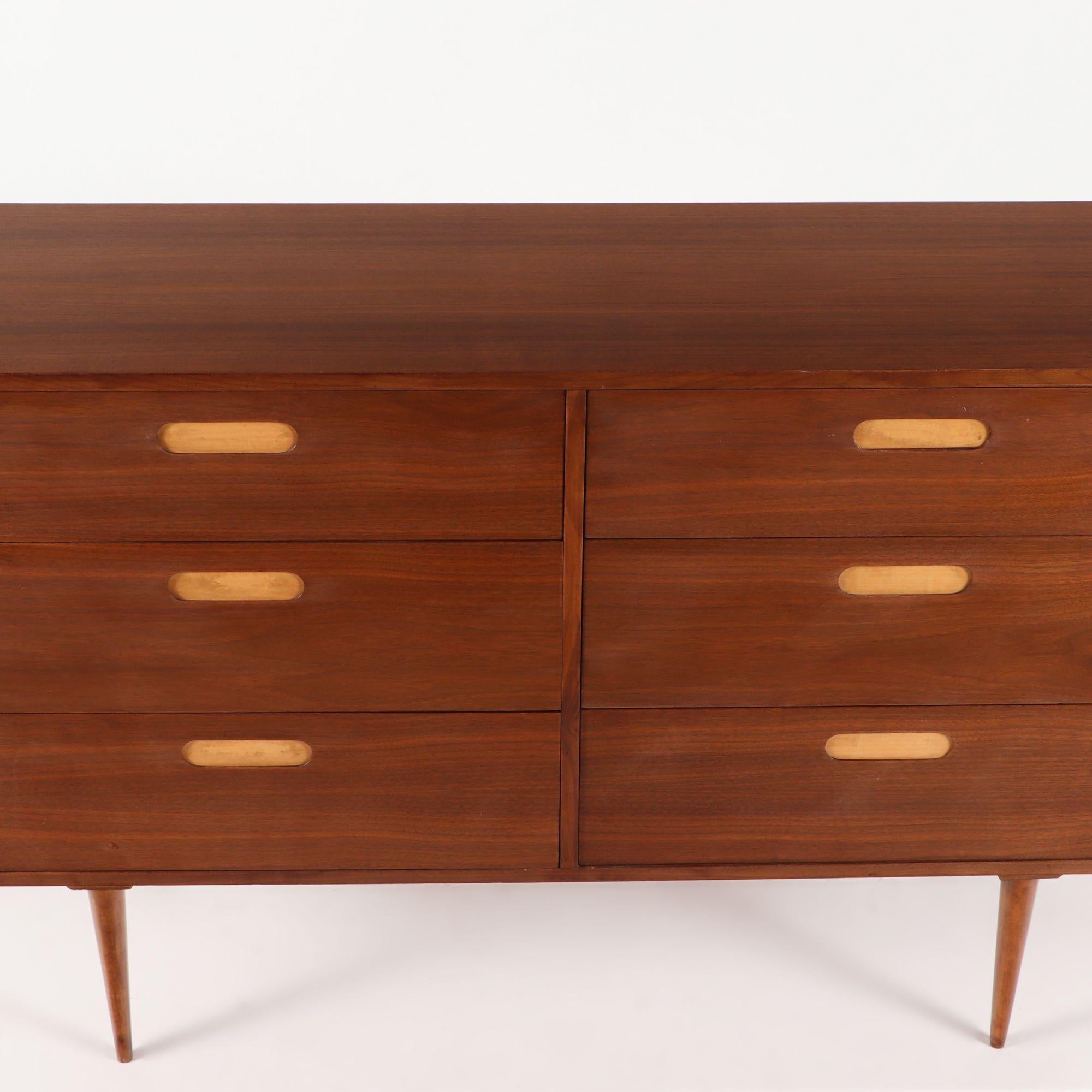 American Mid-Century Modern Six Drawers Walnut Dresser circa 1960