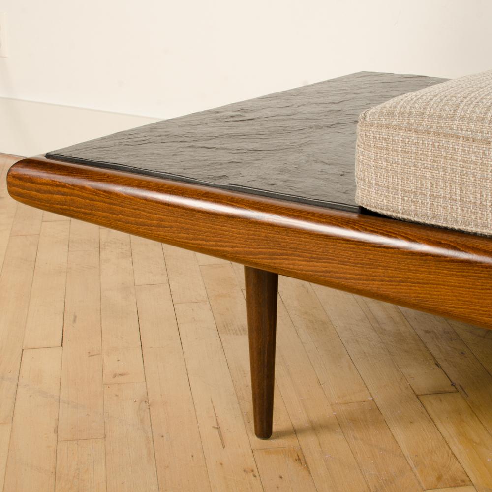 Modernes Sofa aus der Mitte des Jahrhunderts in der Art von Adrian Pearsall, um 1950 (amerikanisch) im Angebot