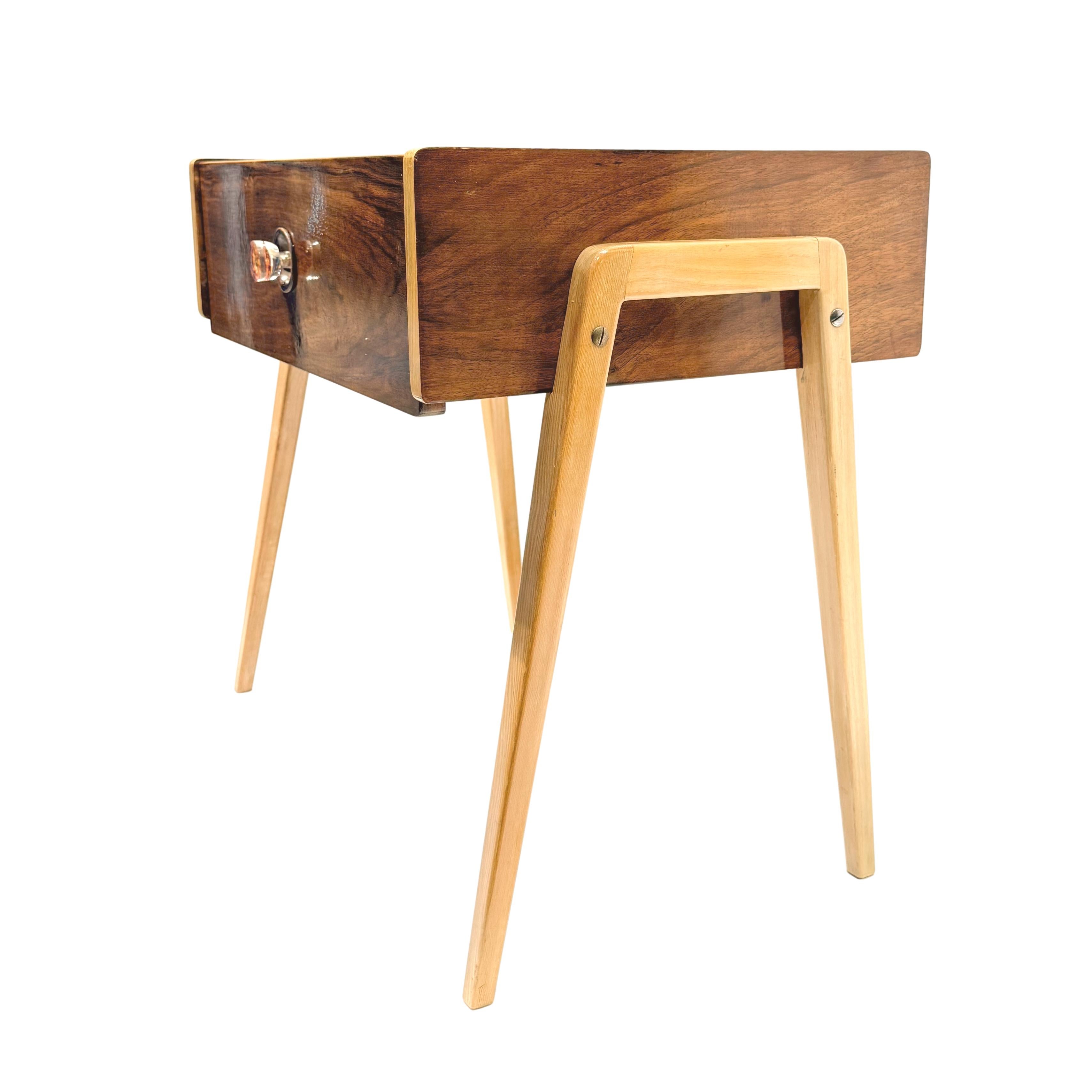 Mid-Century Modern Table d'appoint bicolore moderne du milieu du siècle dernier, anglaise, vers 1960 en vente