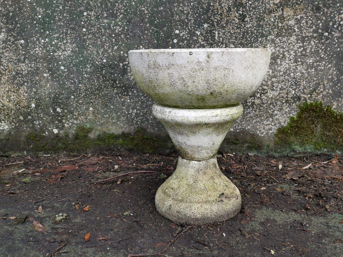 Mid-Century Modern Two-Piece French Concrete Hour Glass Style Planter on Stand In Good Condition For Sale In London, GB
