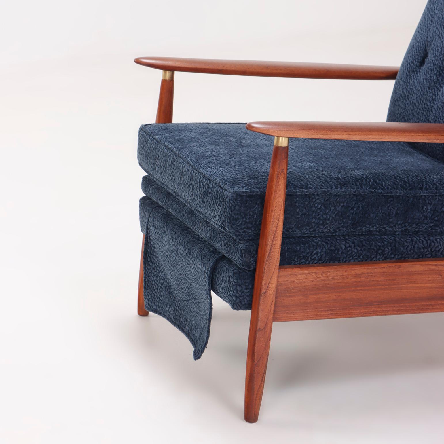 A mid century modern upholstered Milo Baughman model #74 walnut reclining chair. For Sale 1