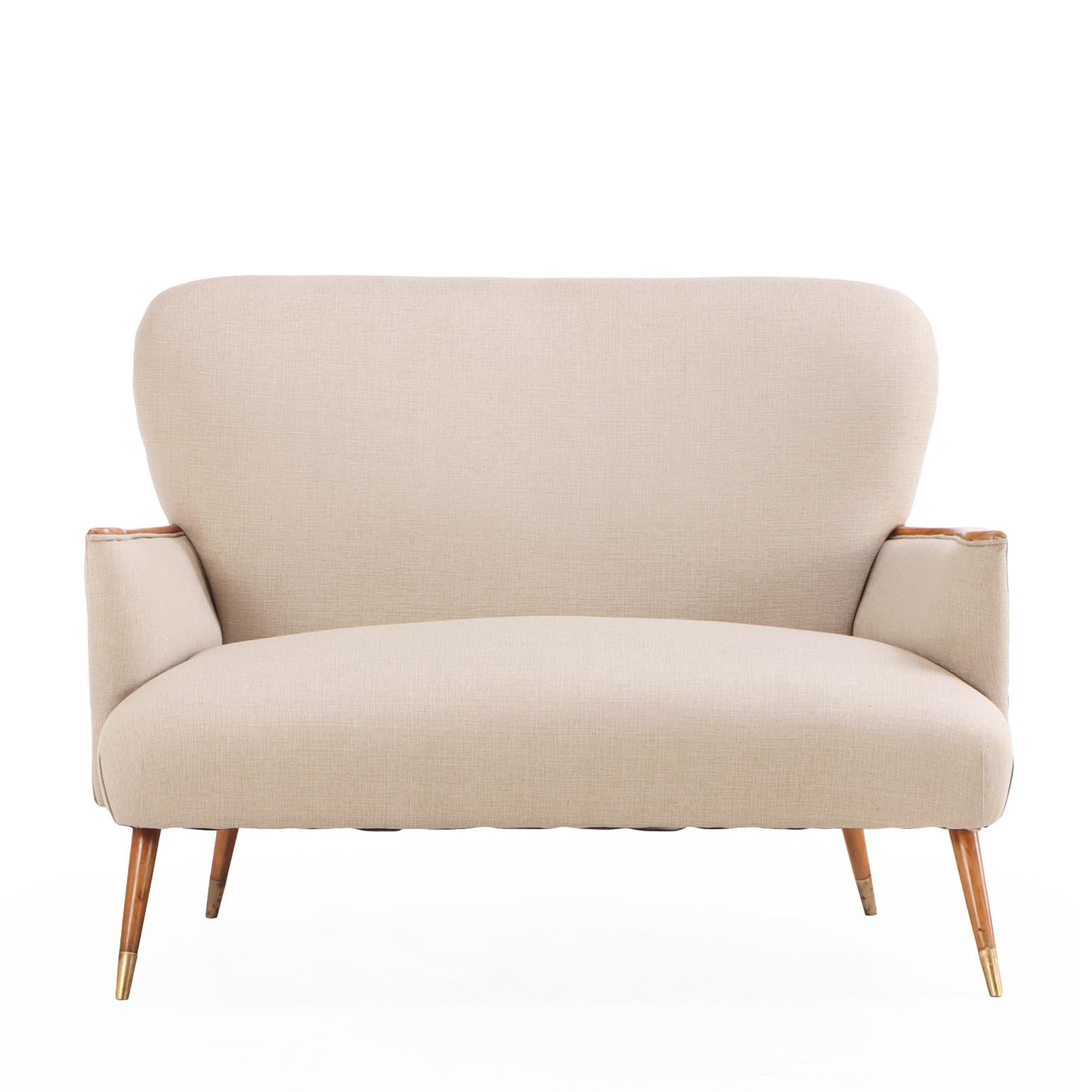 Américain A.I.C. C'est un canapé tapissé de style moderne du milieu du siècle dernier, C. 1950. en vente