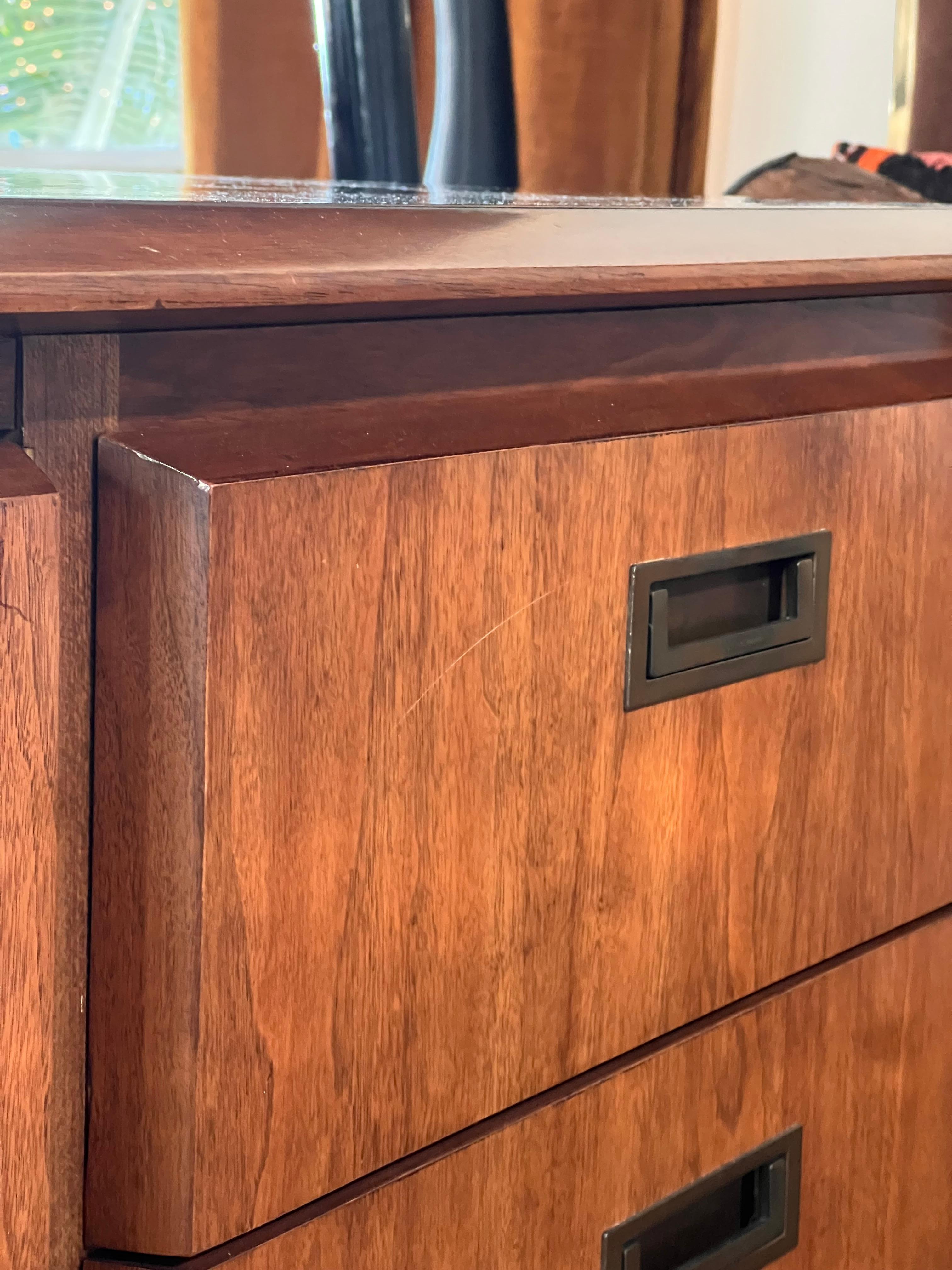 A mid century modern walnut wood nine-door dresser / sideboard, circa 1960 6