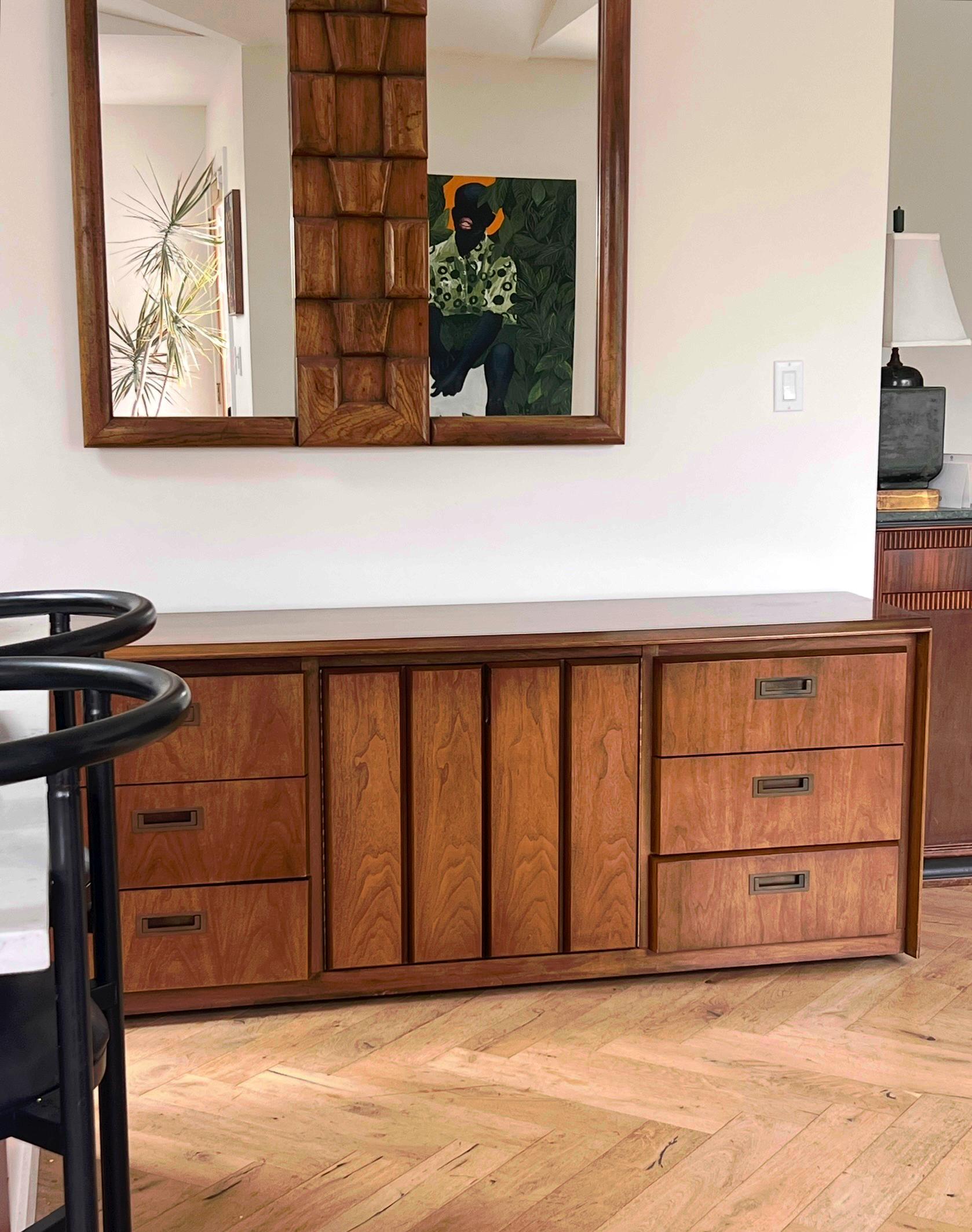 A mid century modern walnut wood nine-door dresser / sideboard, circa 1960 9