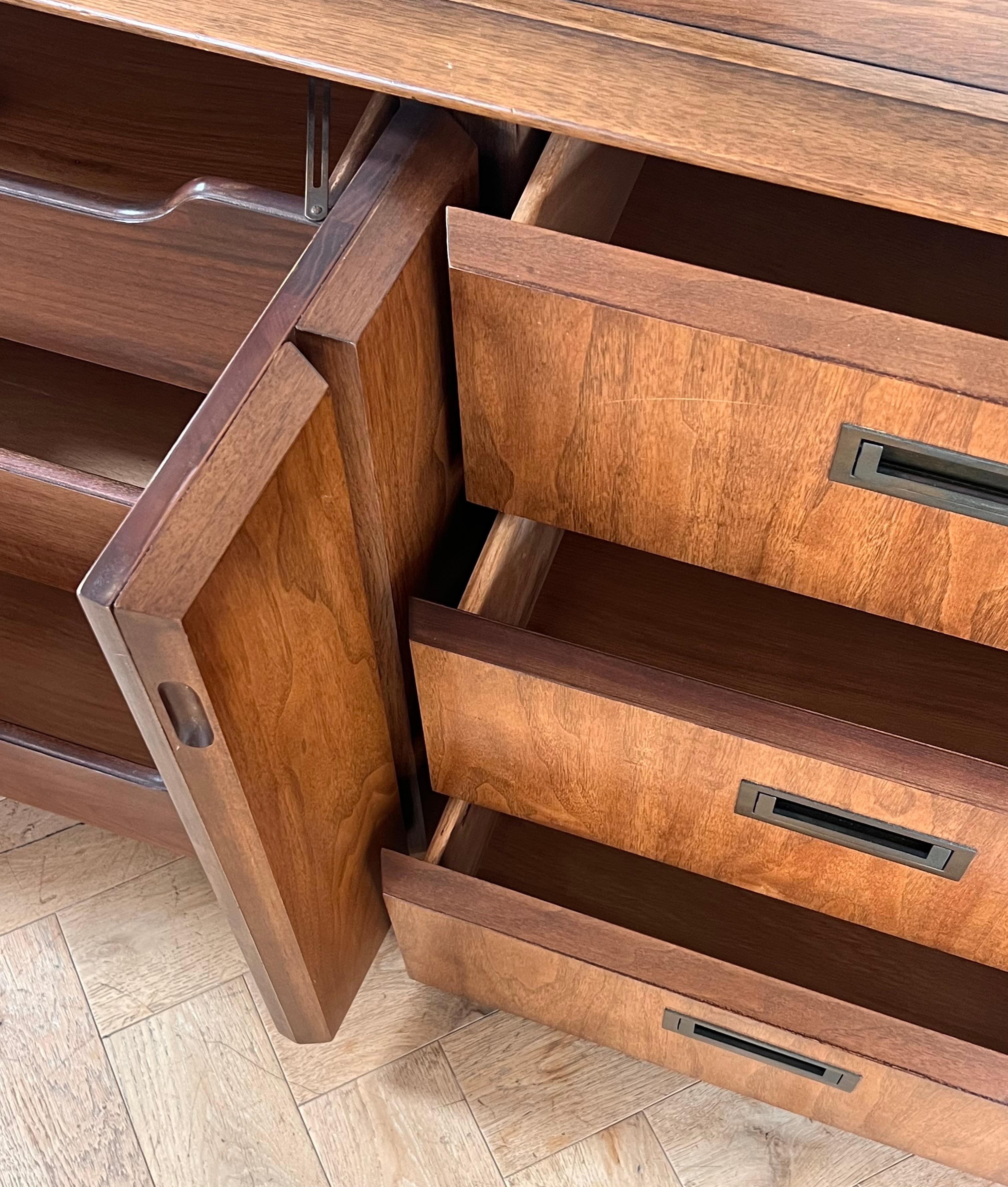 A mid century modern walnut wood nine-door dresser / sideboard, circa 1960 11