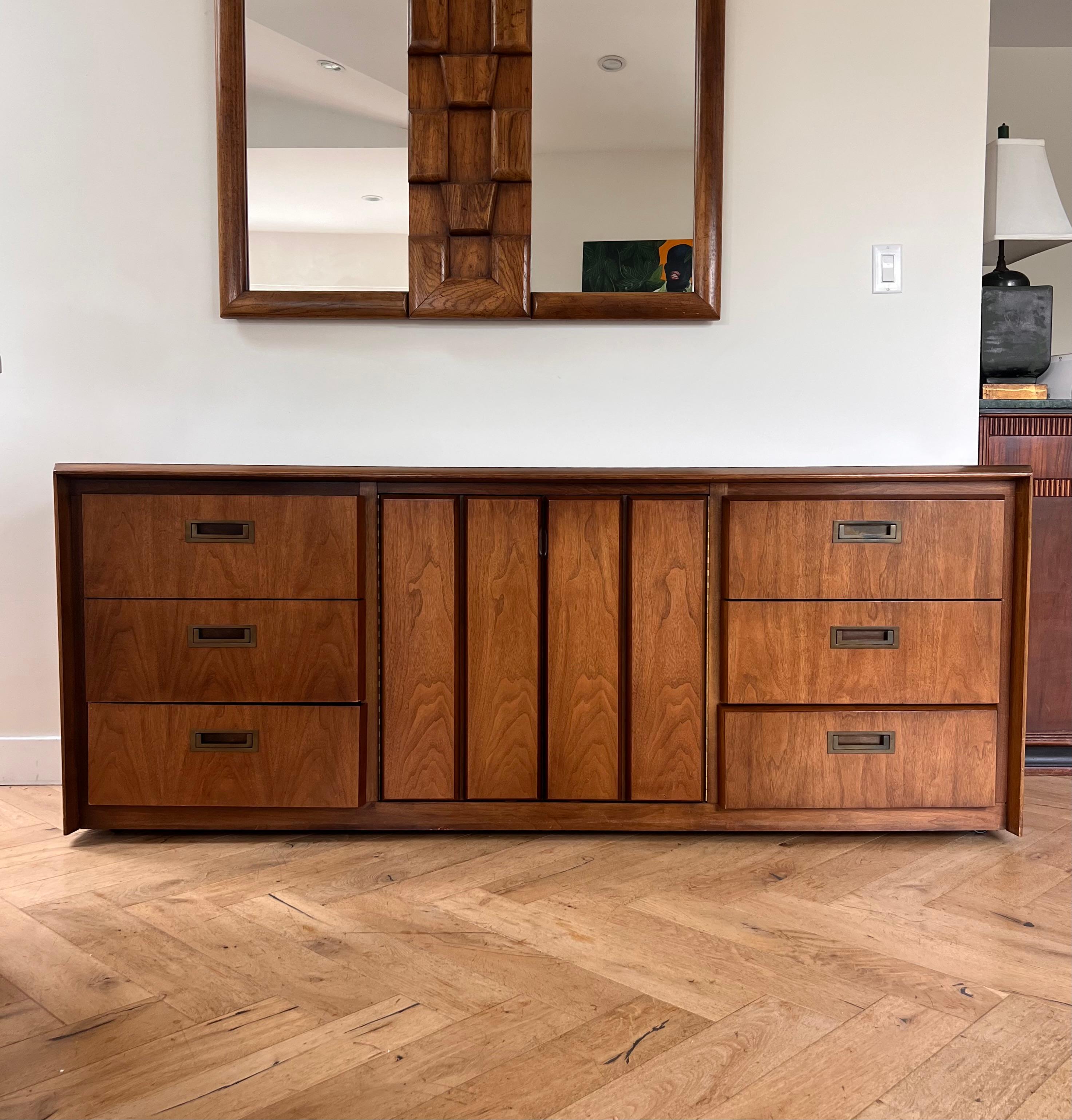 A mid century modern walnut wood nine-door dresser / sideboard, circa 1960 13