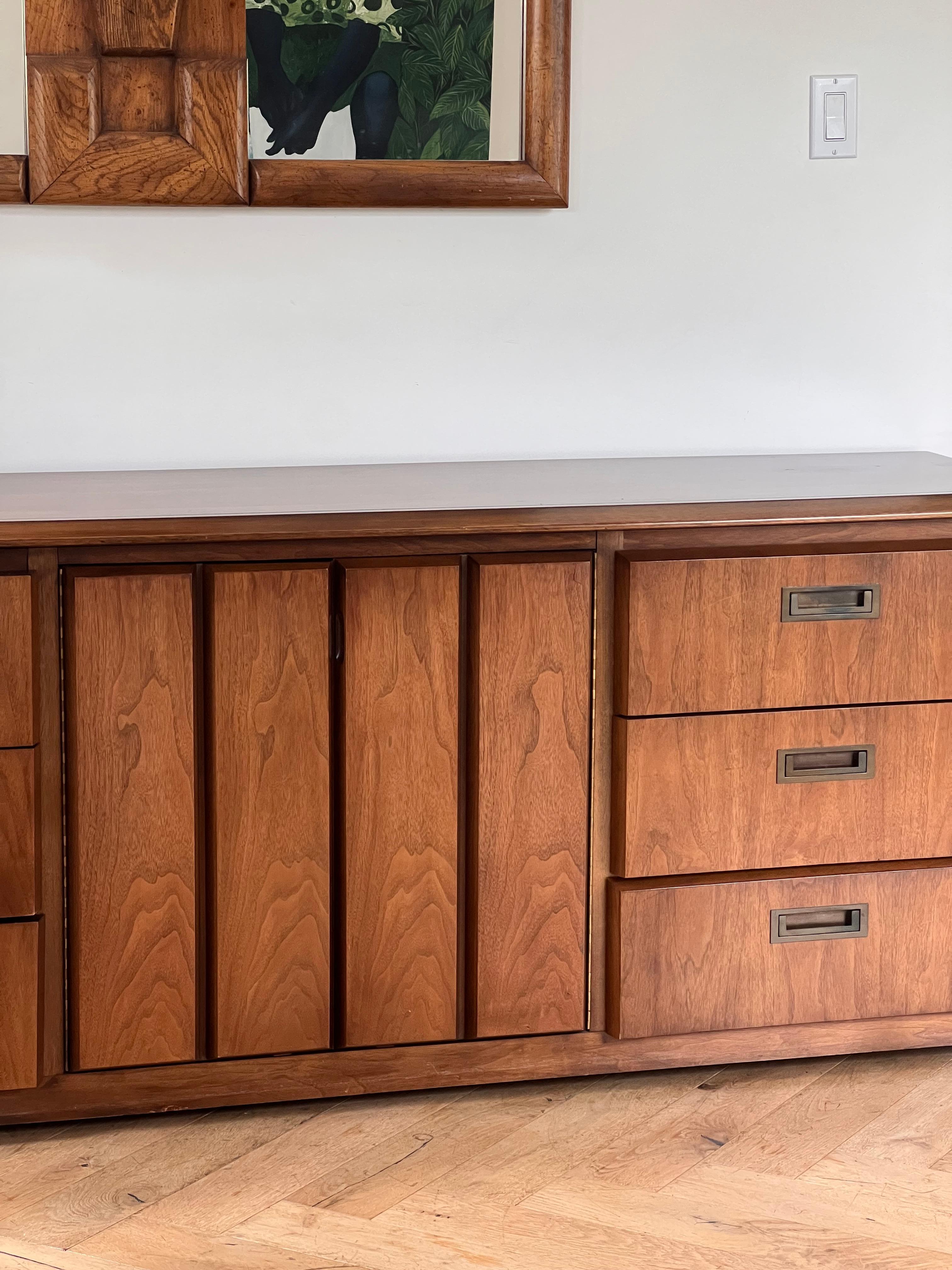 Mid-Century Modern A mid century modern walnut wood nine-door dresser / sideboard, circa 1960
