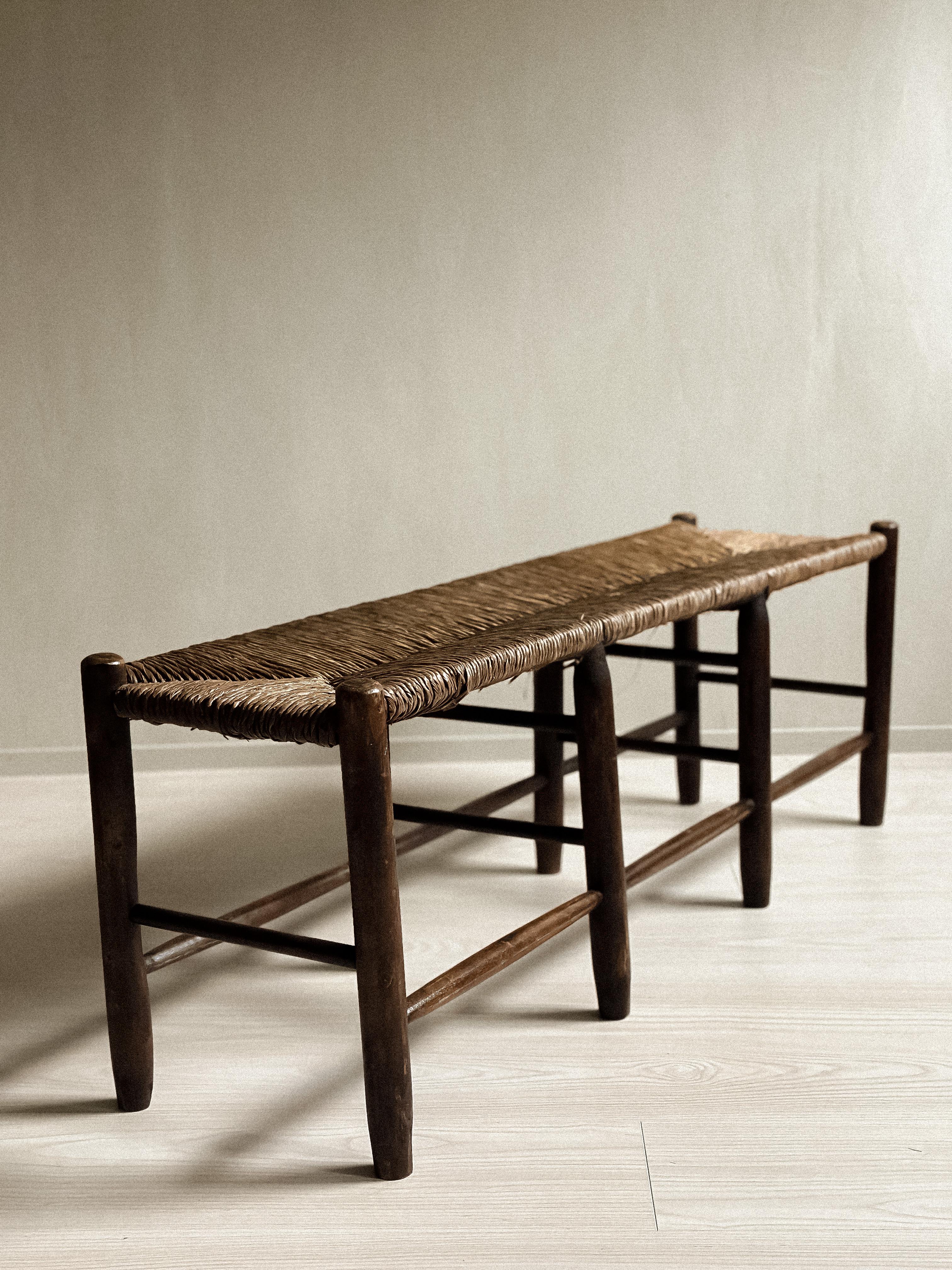Français Banc en Oak Oak Rush du milieu du siècle, dans le style de Charlotte Perriand, France, C.C.
