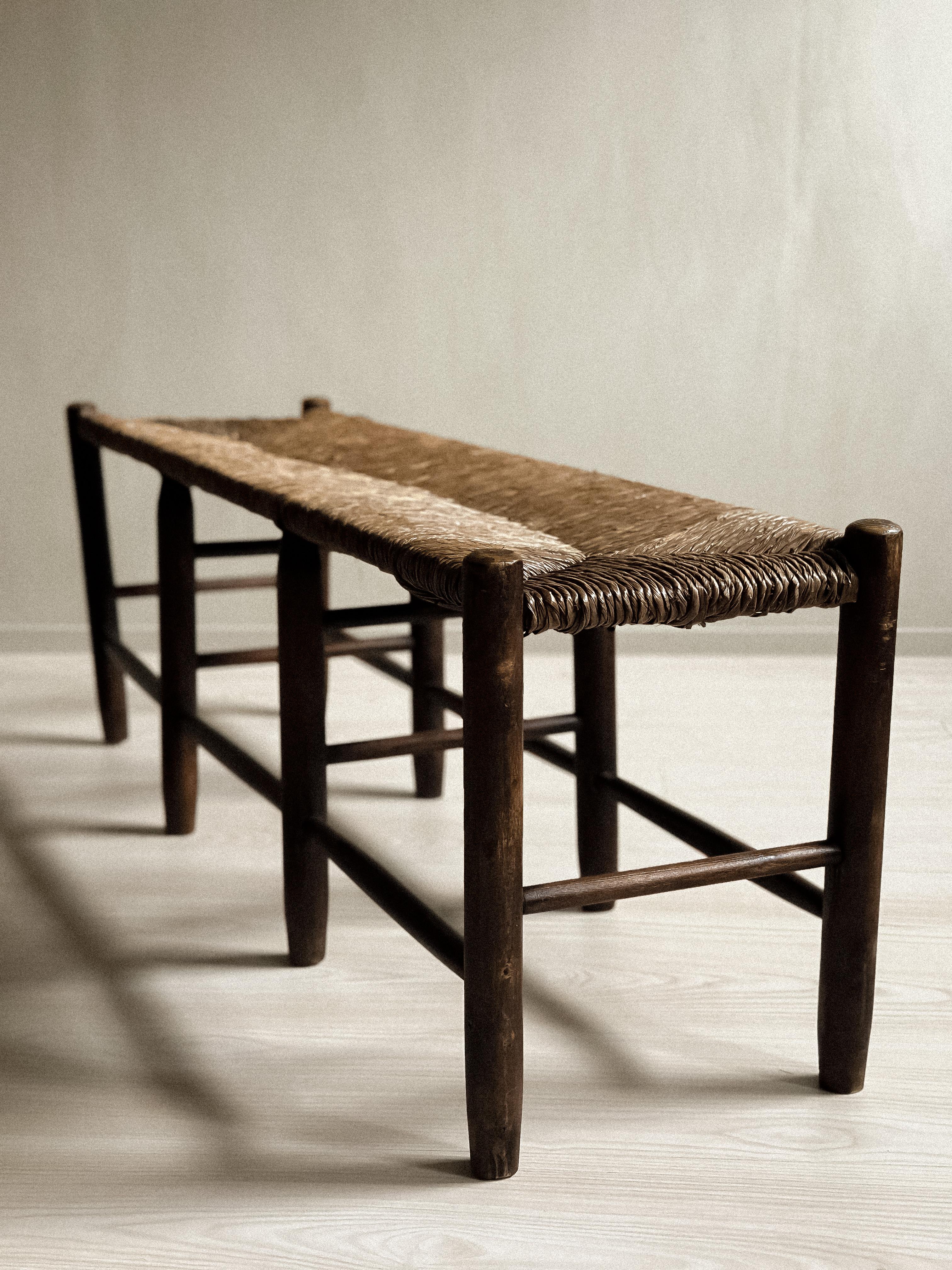 A Mid-Century Oak Rush Bench, In style of Charlotte Perriand, France, c. 1950s  In Good Condition In Hønefoss, 30