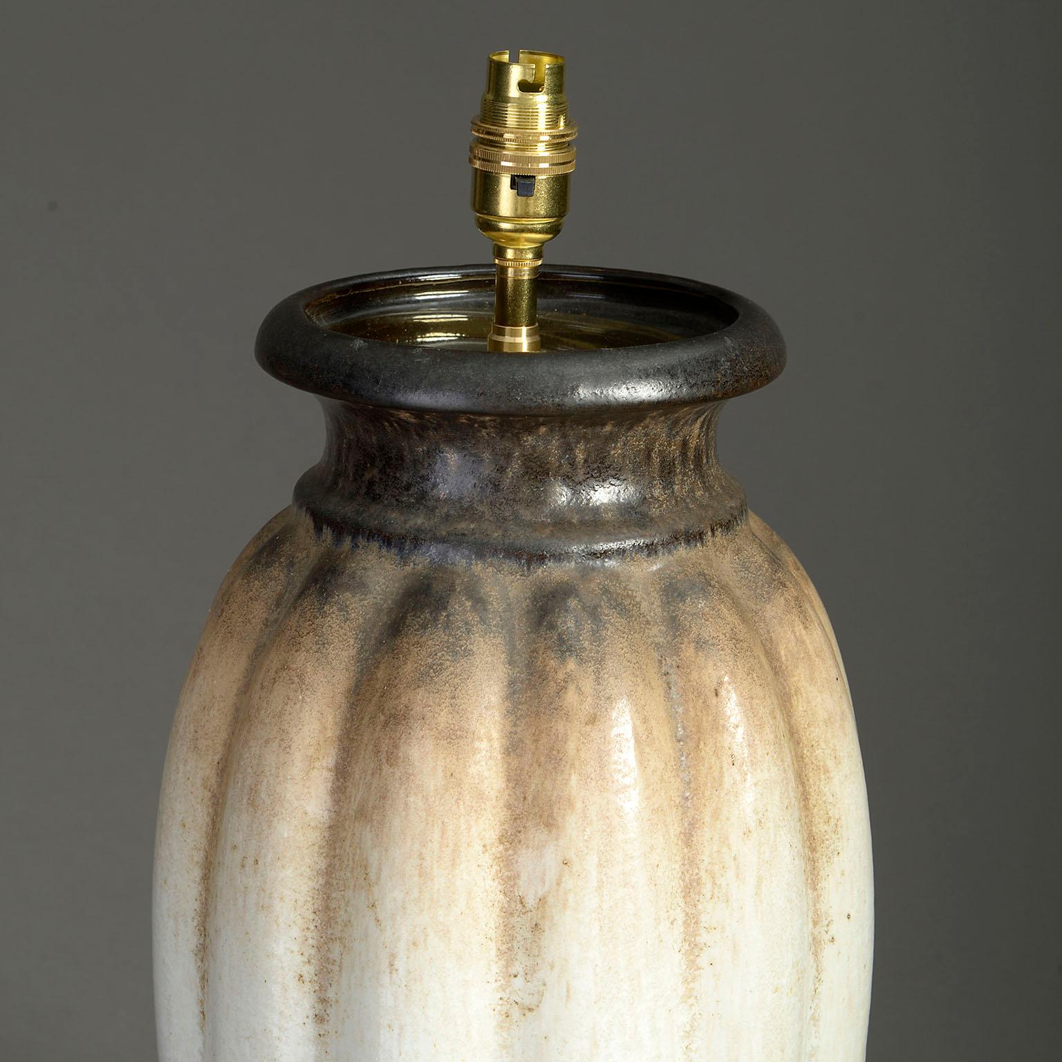 Mid-Century moderno Lampada con vaso artistico in ceramica di metà secolo in vendita