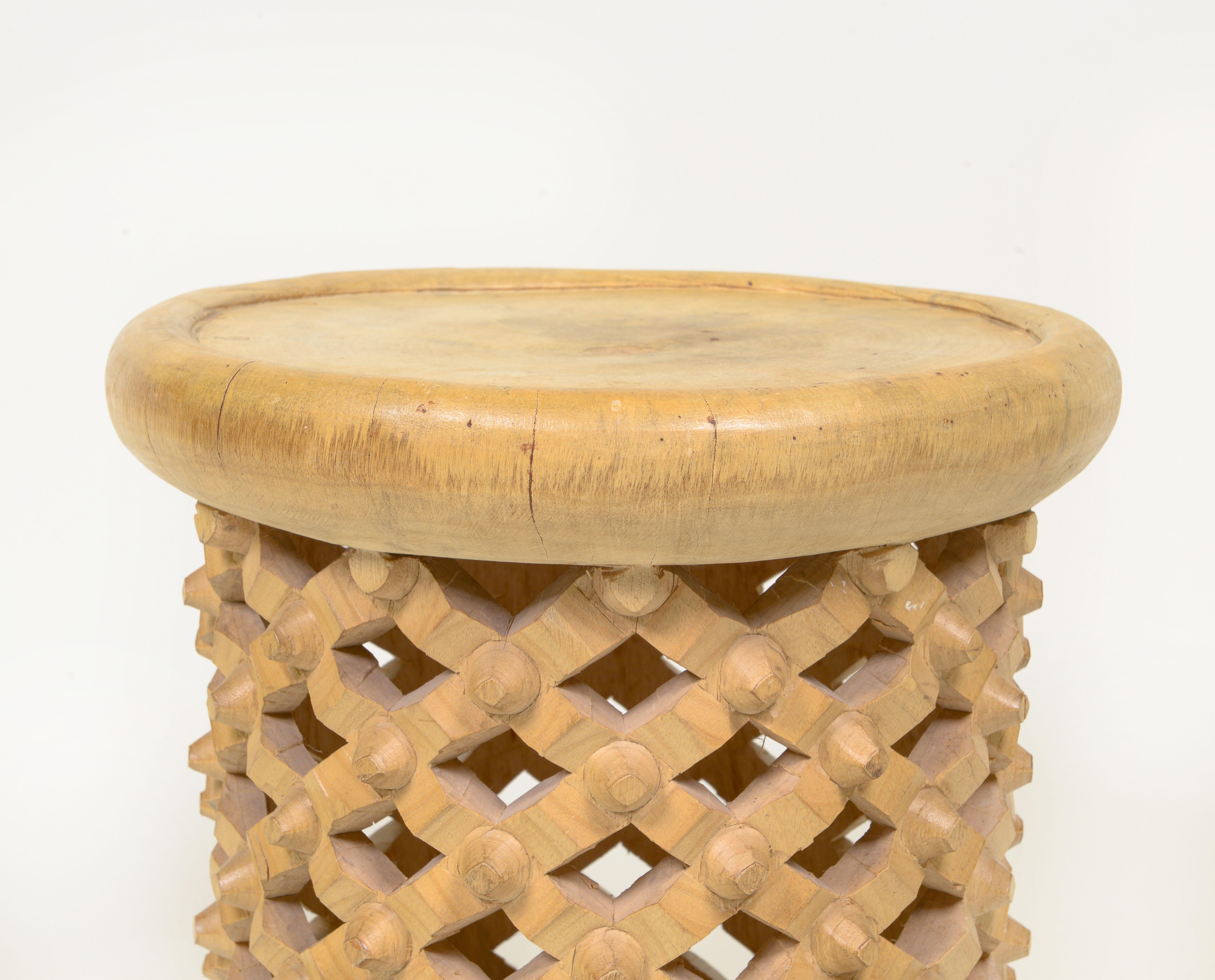 20th Century A Mid-Century Raw Bamileke Wood Side Table For Sale