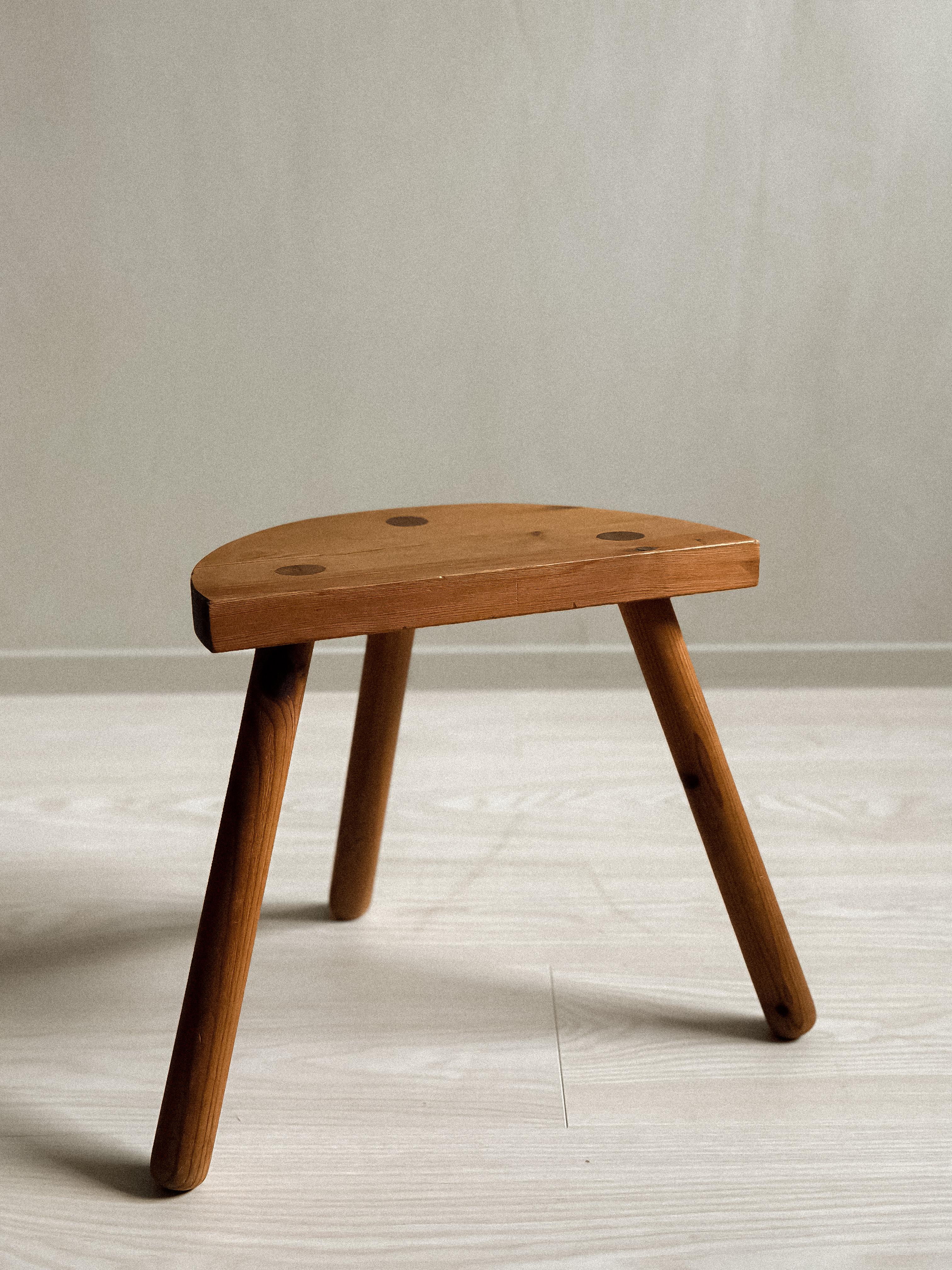 A Scandinavian Mid-Century milking stool by unknown designer, Norway, c. 1960s. Pinewood with lovely patina. In good vintage conditioon with wear consitent with age and use. 