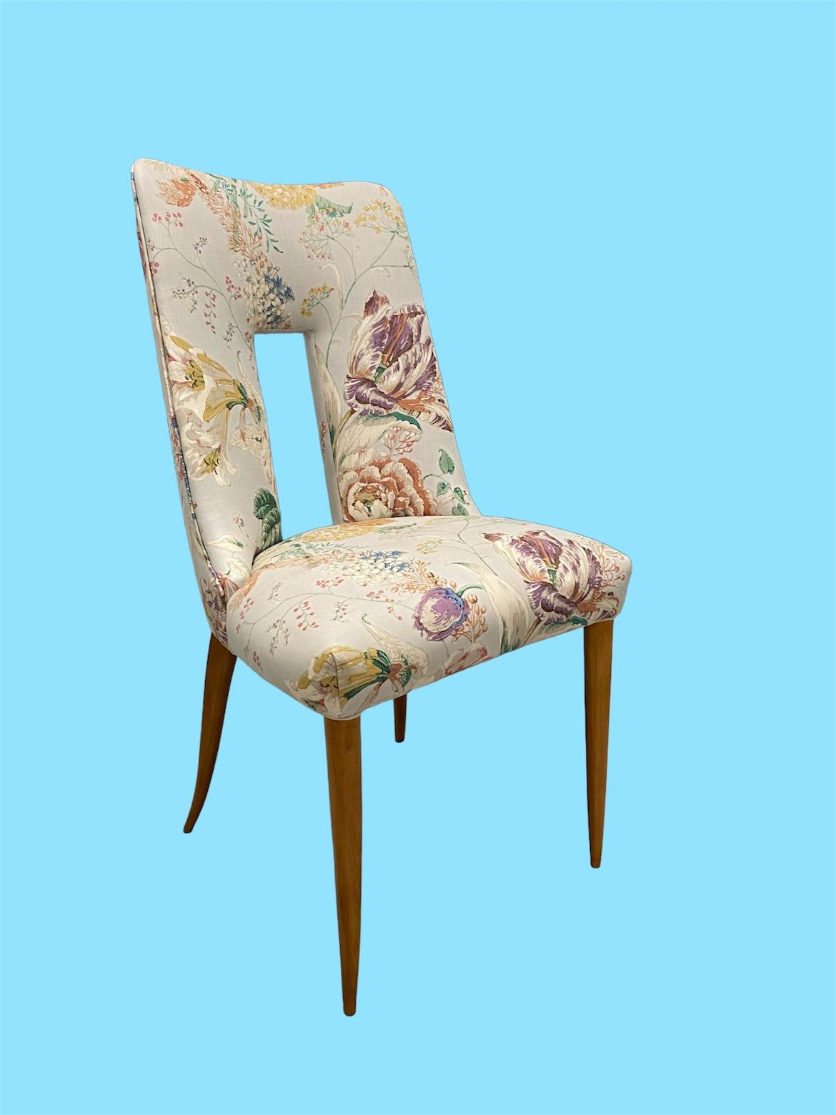 Silla escultórica italiana de mediados de siglo, tapicería floral, hacia 1950 en venta 1