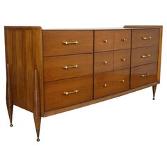 Una credenza di metà secolo disegnata da Kent Coffey per J. B. Van Sciver Co