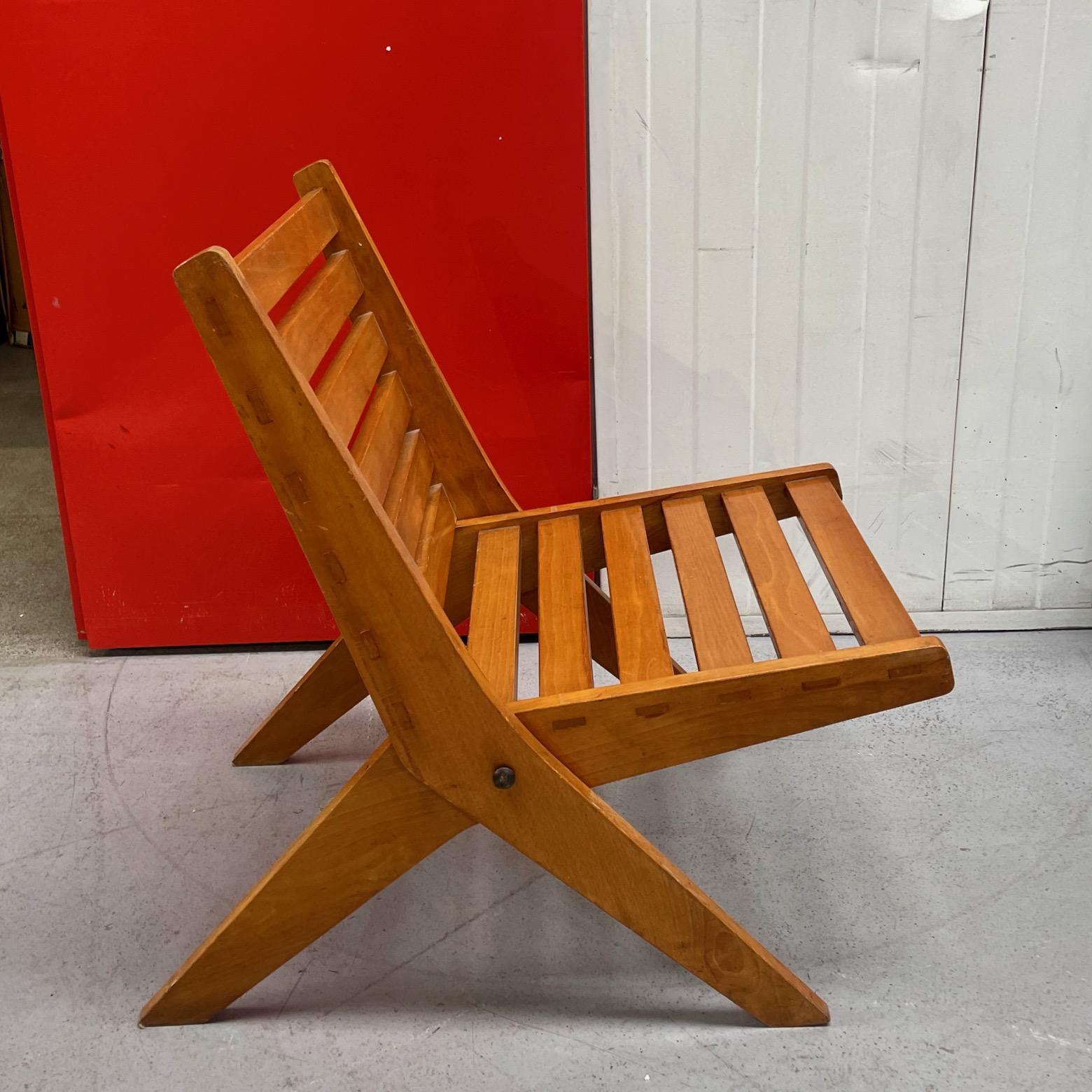 A Mid-Century Slatted Folding Scissor Lounge Chair, Modernist.
